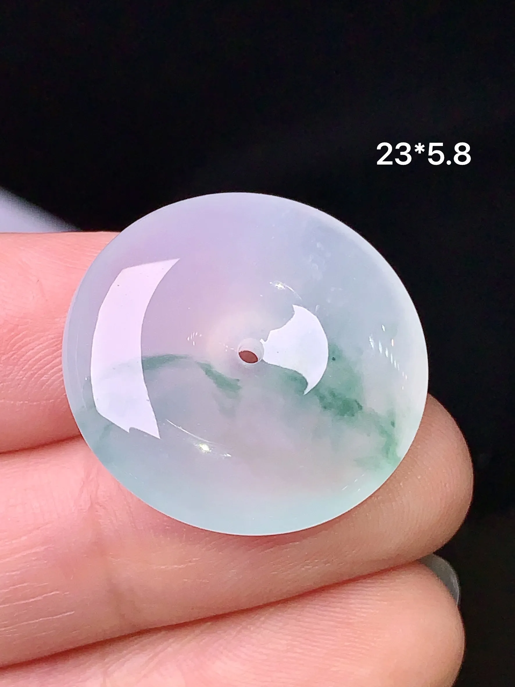 冰种飘绿平安扣吊坠 玉质细腻 水润亮眼 整体尺寸23*5.8
