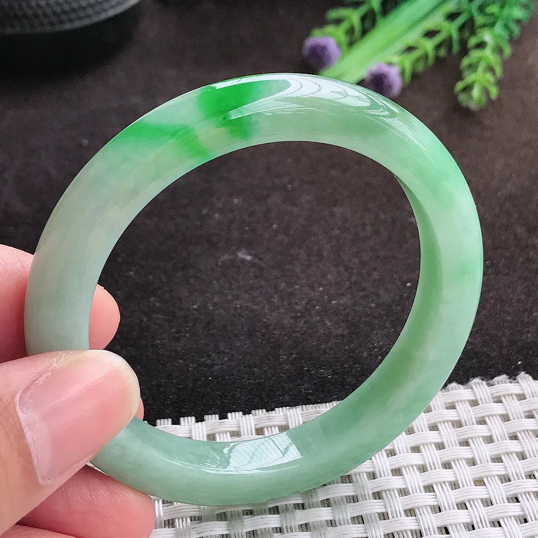 自然光53/9/8.3老坑精美温润飘阳绿手镯宽边翡翠玉镯手环