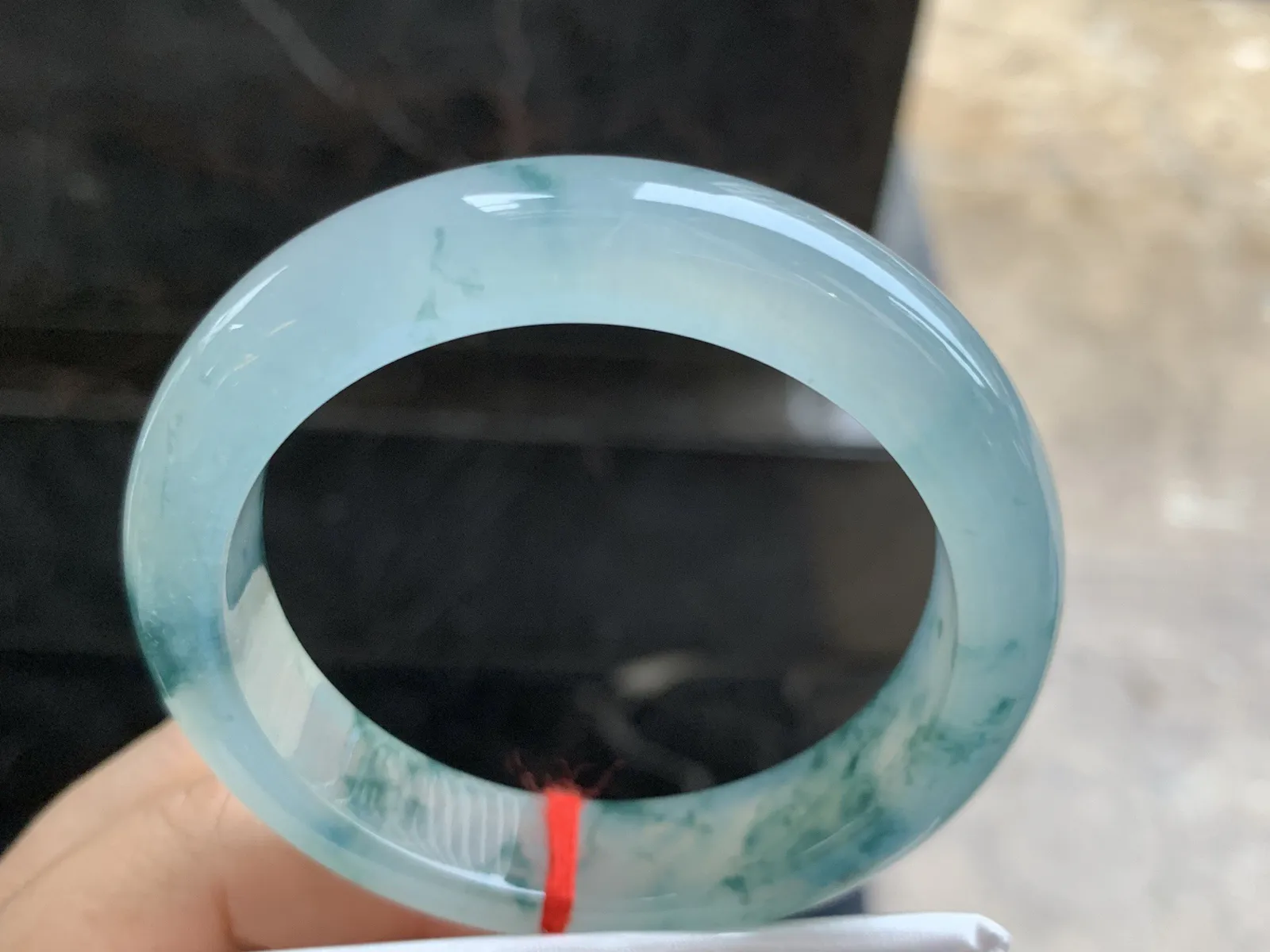 53-12.3-8.3mm
冰种飘花手镯 冰透莹润 花色漂亮