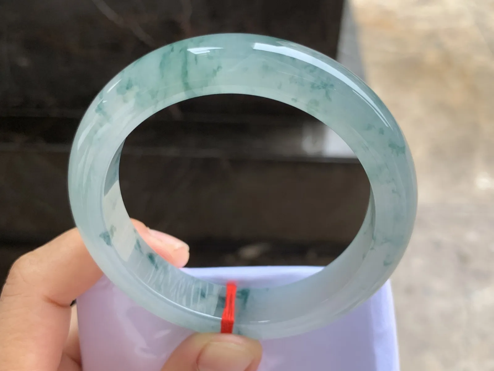 56.5-13-9mm
冰种飘花手镯 水润光泽 花色灵动
