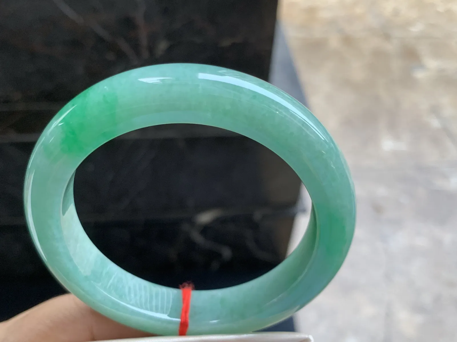 61.5-13.7-10mm
豆绿手镯 色满漂亮 超大圈口