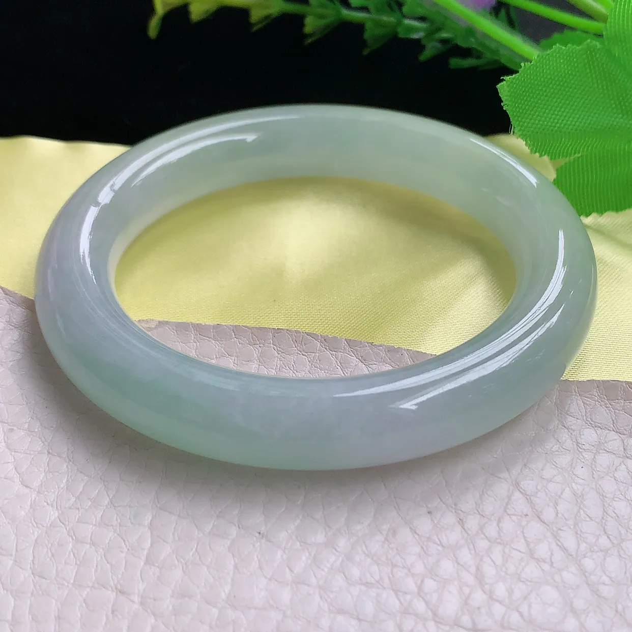 hf自然光56.5*11*10.6美人镯 天然缅甸翡翠冰爽圆条玉手镯 玉手环