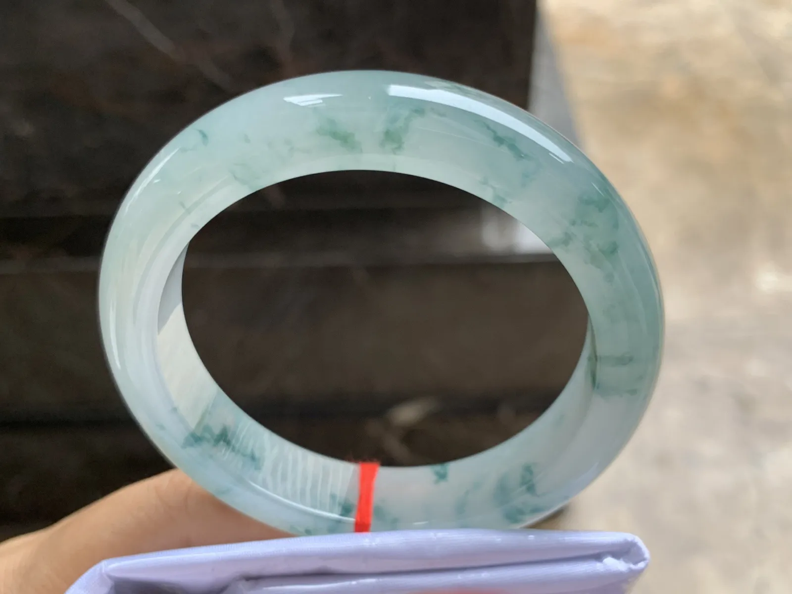 56.5-13-9mm
冰种飘花手镯 水润光泽 花色灵动