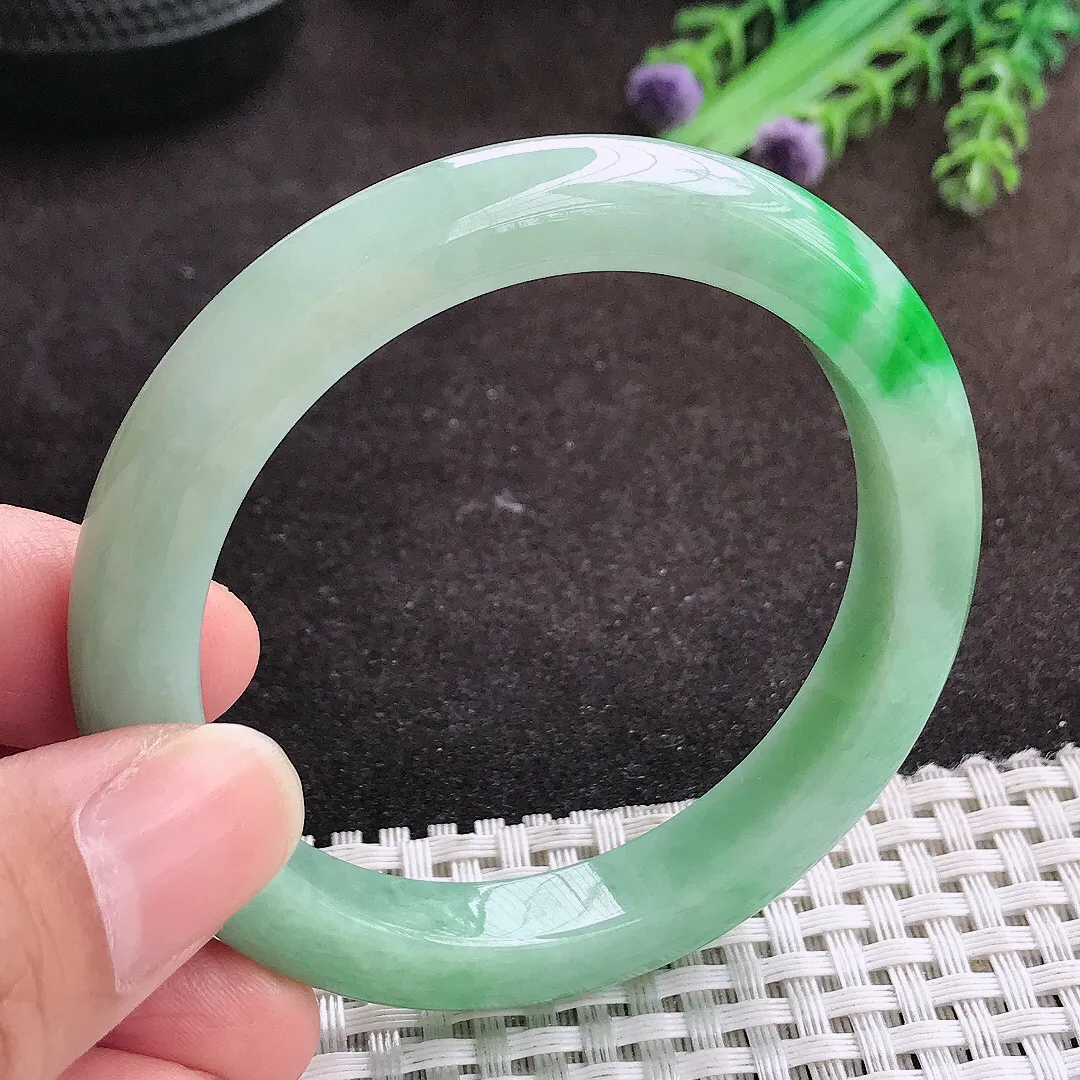 自然光53/9/8.3老坑精美温润飘阳绿手镯宽边翡翠玉镯手环