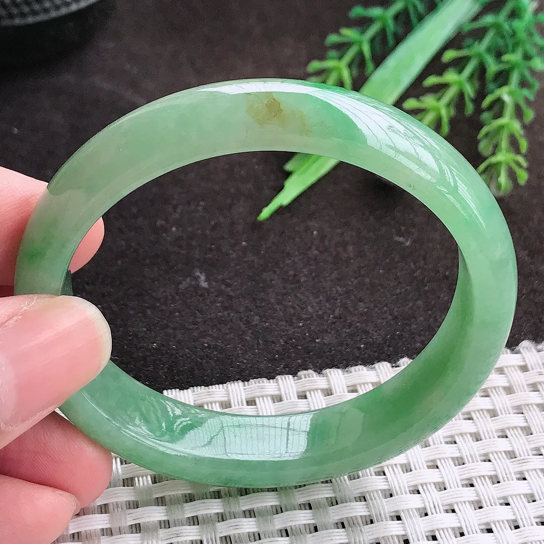 自然光54/48/13.2/7.2老坑精美温润满绿贵妃手镯宽边翡翠玉镯手环
