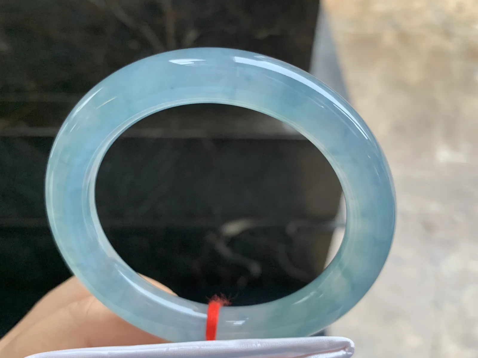 54.5-10.2mm
冰种蓝花圆条手镯 冰透莹润 花色漂亮