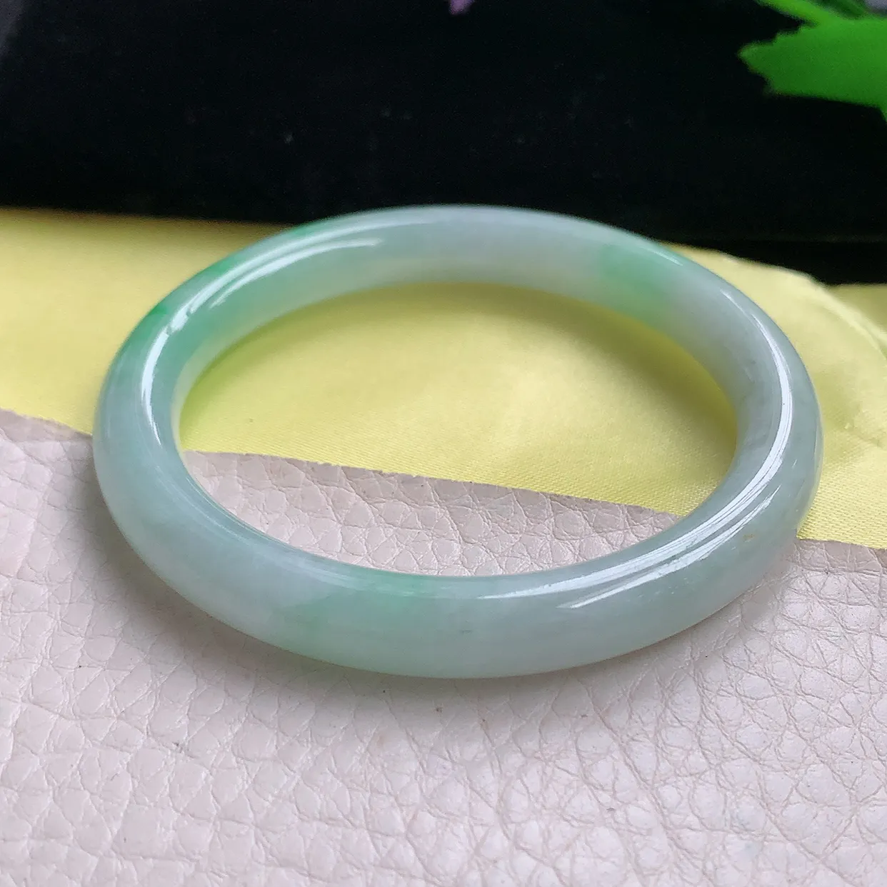 n小圈口51.5*8*7.5美人镯 天然缅甸翡翠满绿清秀圆条玉手镯 珠宝玉手环