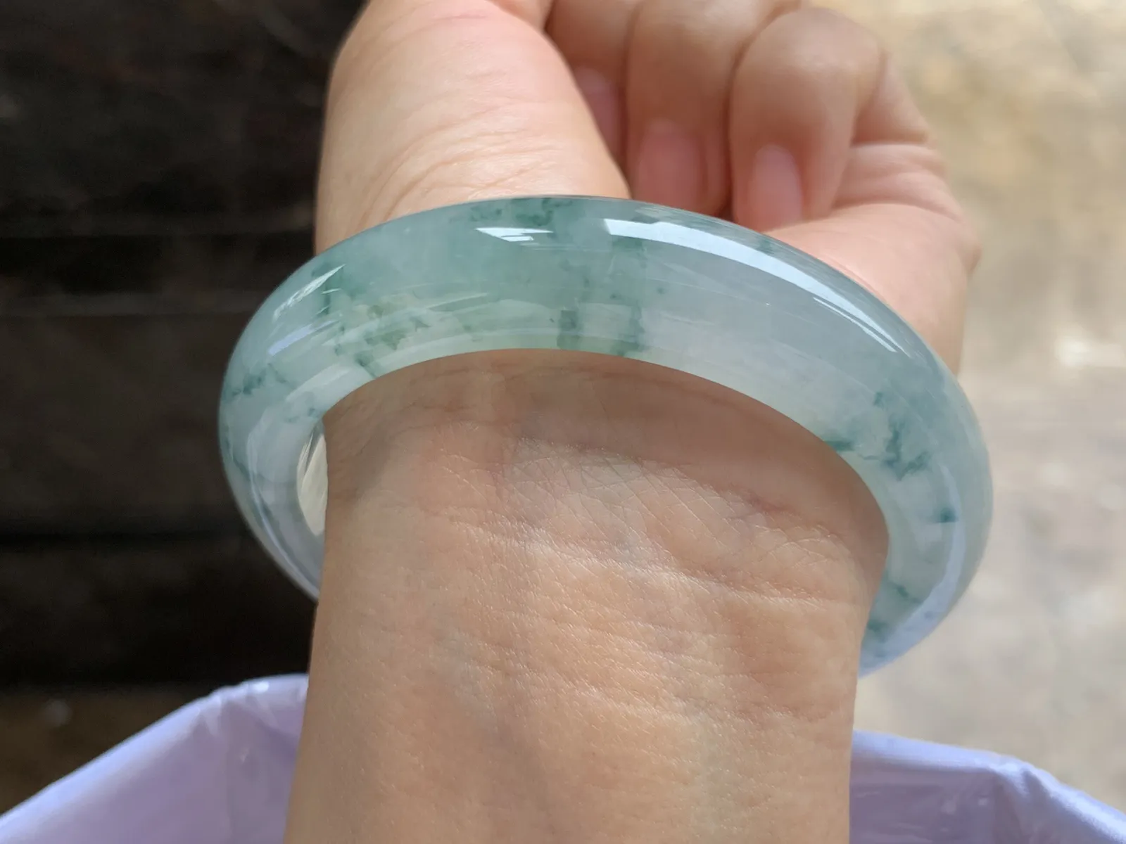 56.5-13-9mm
冰种飘花手镯 水润光泽 花色灵动