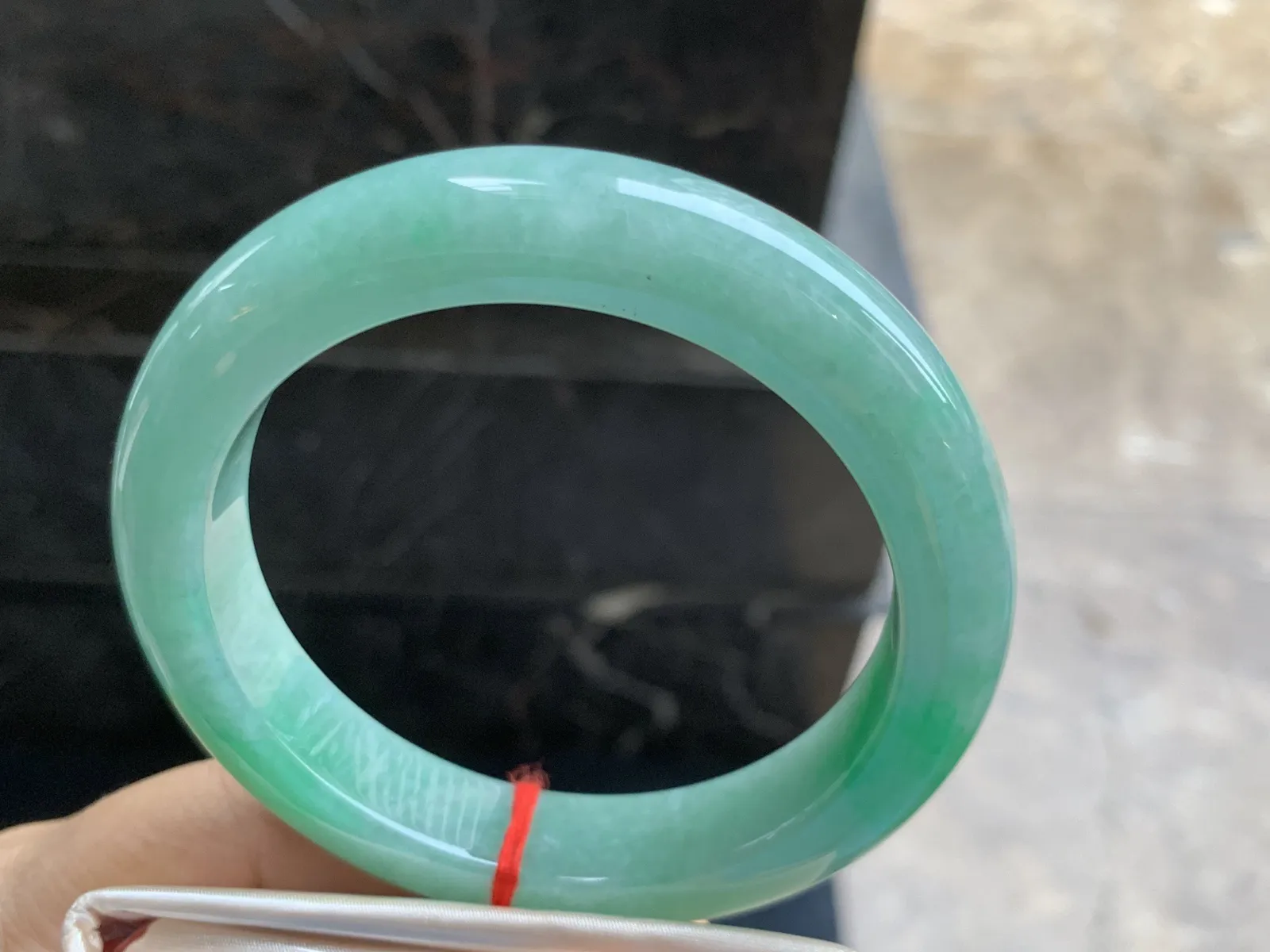 61.5-13.7-10mm
豆绿手镯 色满漂亮 超大圈口