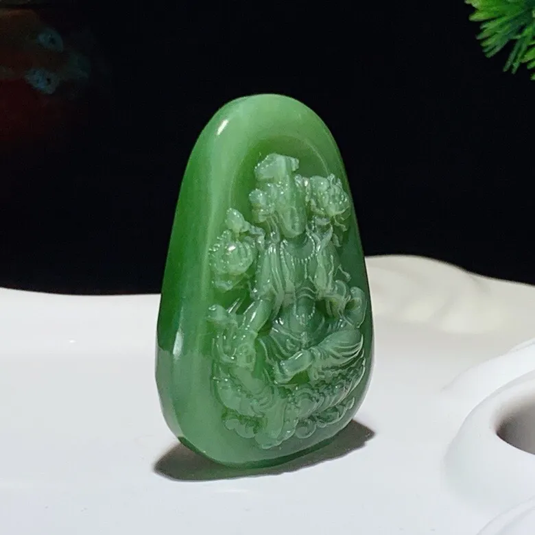 和田玉菠菜绿俄罗斯碧玉猫眼度母挂件  碧玉度母。尺寸47/32/13重30克 玉质细腻油润 底色纯净