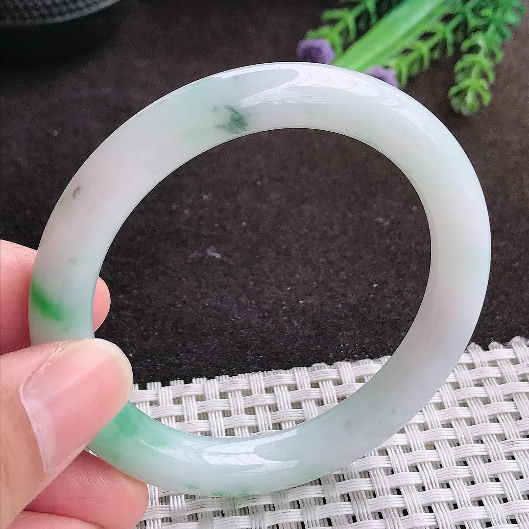 自然光53.5/8.7/8.8老坑精美温润飘绿圆条手镯翡翠玉镯手环