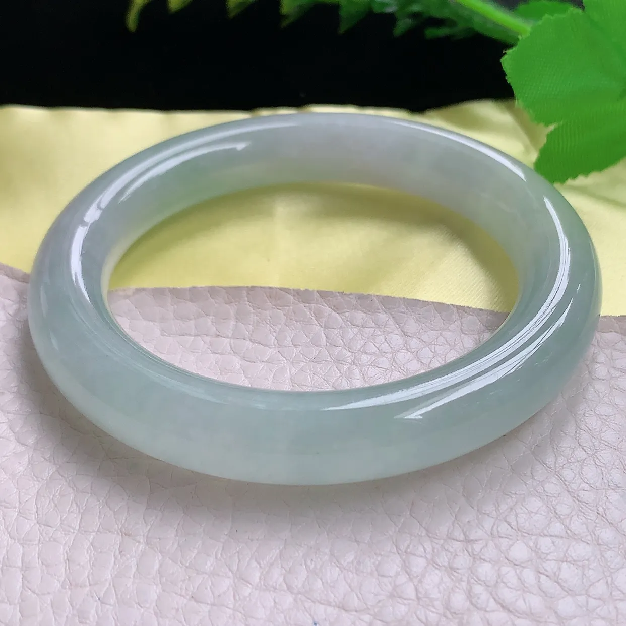 hf自然光56.5*11*10.6美人镯 天然缅甸翡翠冰爽圆条玉手镯 玉手环
