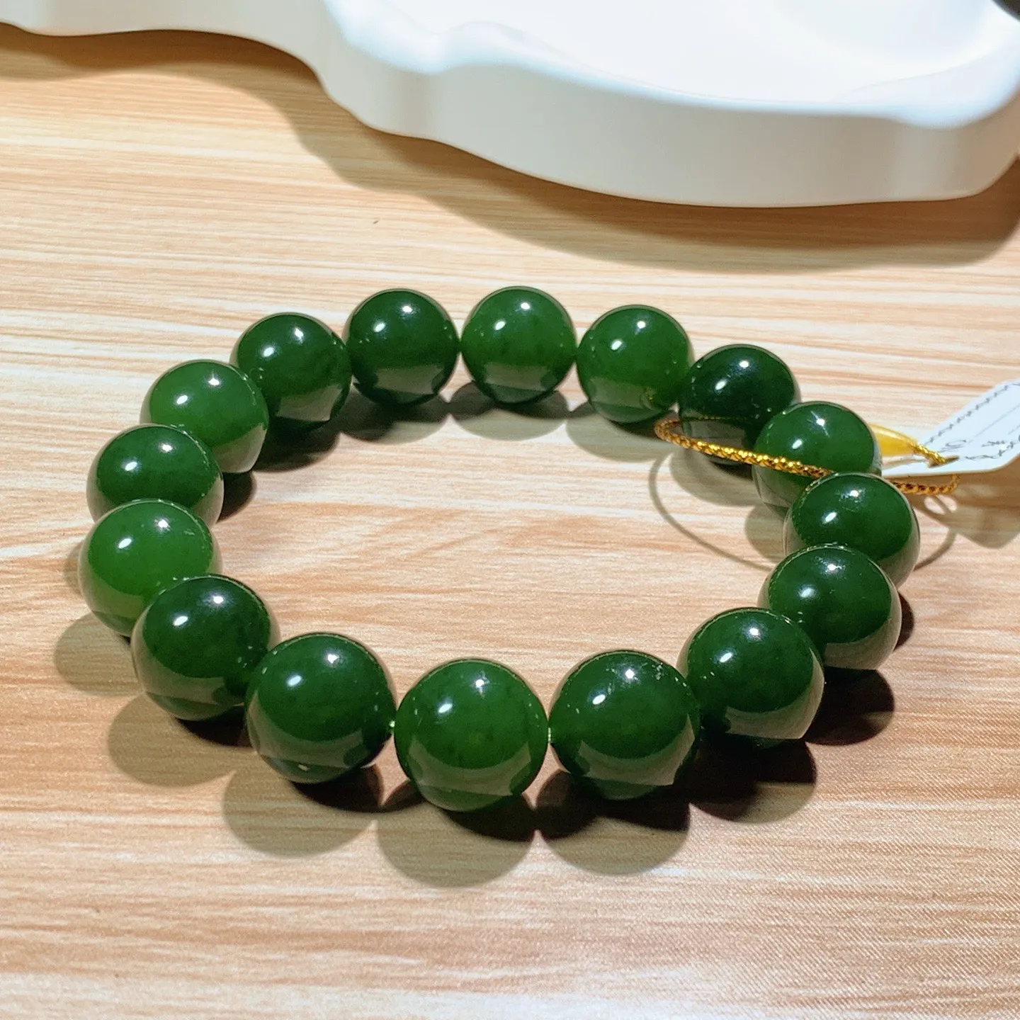 1和田玉菠菜绿俄罗斯碧玉圆珠手串。单颗尺寸12！玉质细腻油润 底色纯净 脂粉好，品质好。lt251021