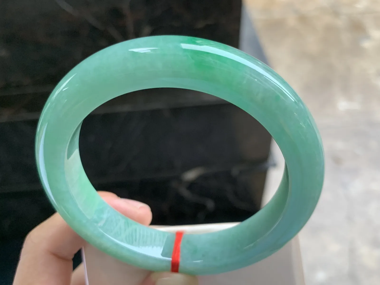 61.5-13.7-10mm
豆绿手镯 色满漂亮 超大圈口