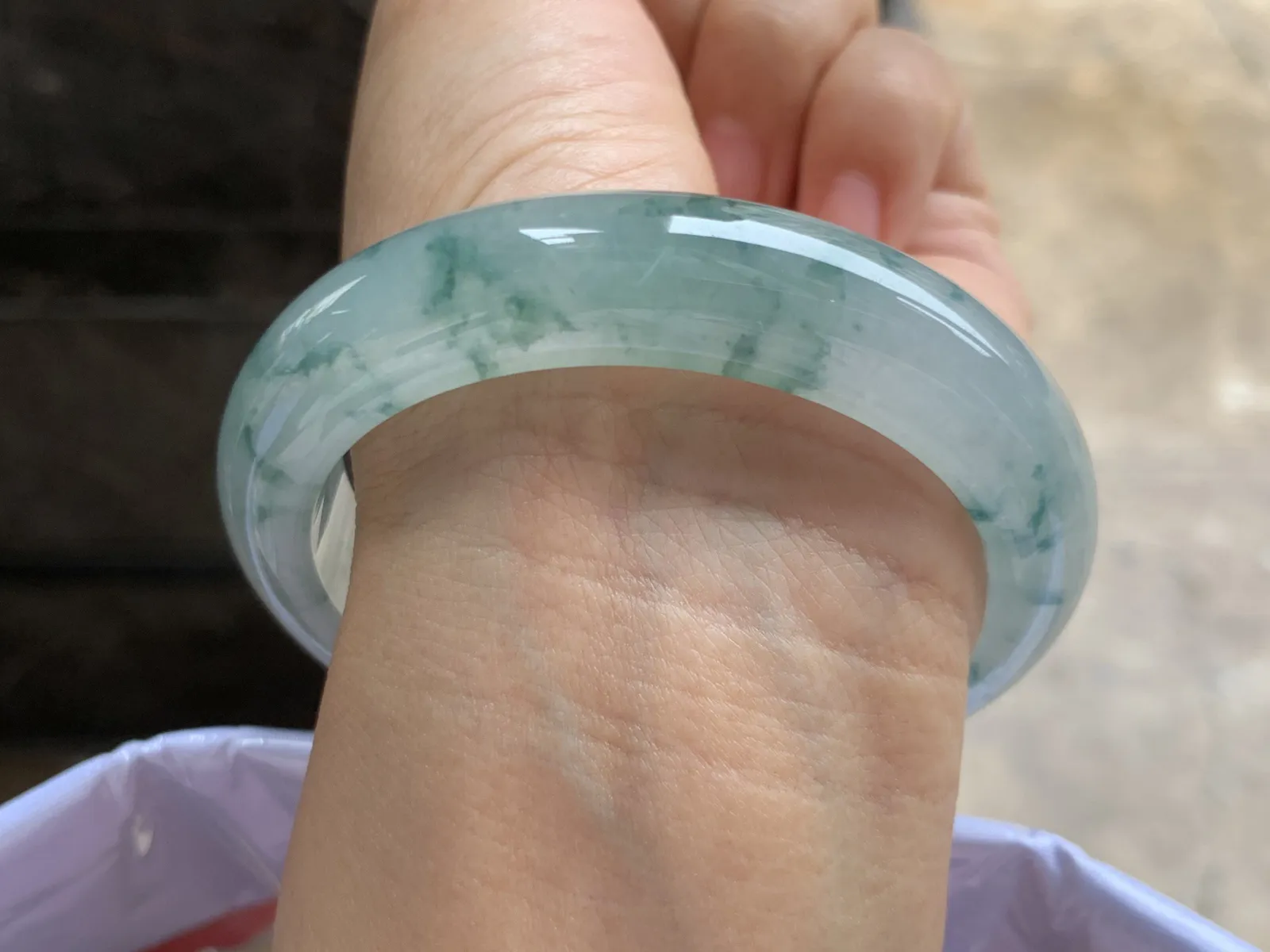 56.5-13-9mm
冰种飘花手镯 水润光泽 花色灵动