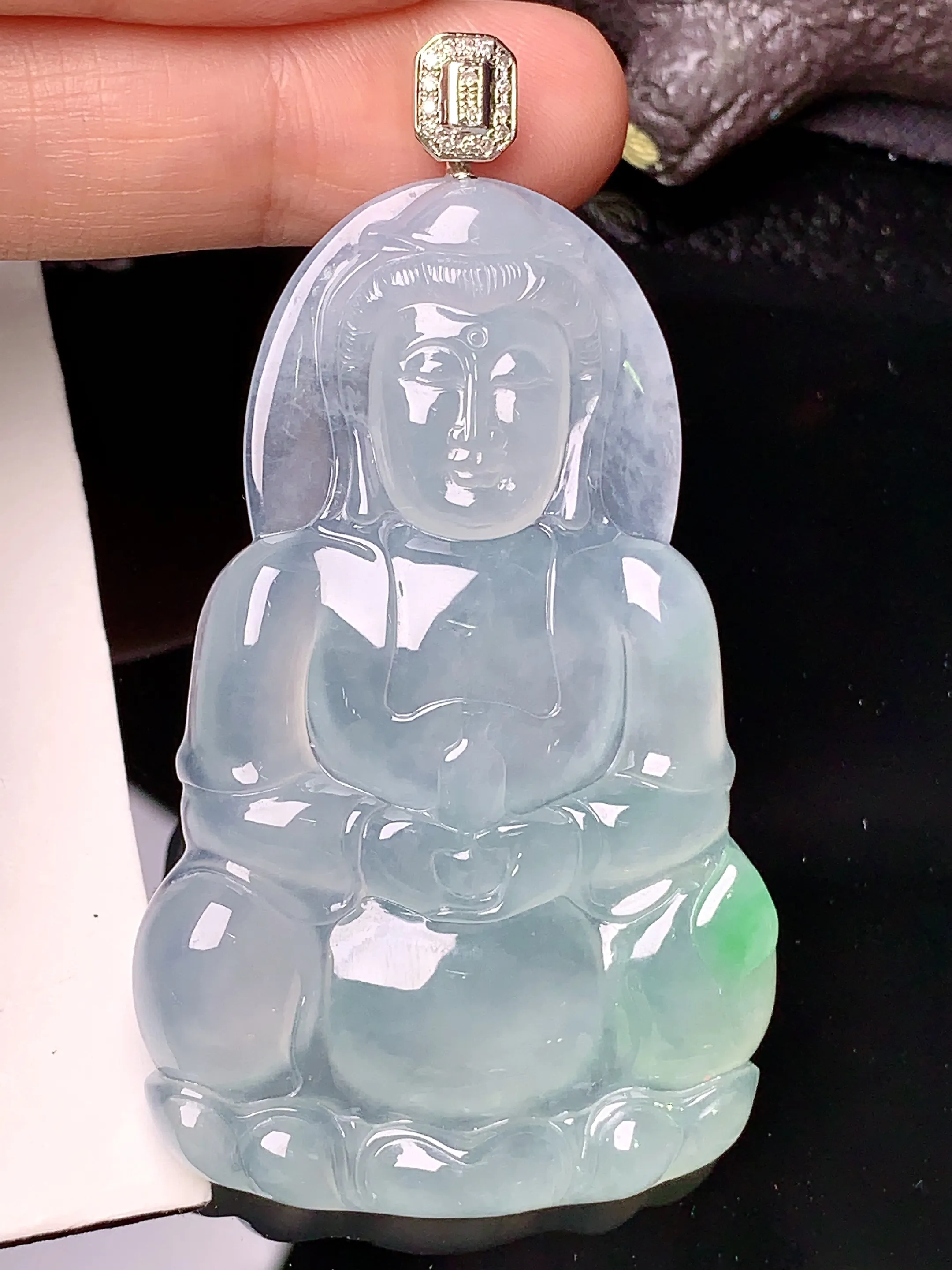 18k金钻镶嵌冰种观音菩萨吊坠 玉质细腻 水润亮眼 整体尺寸67*37.2*5.8