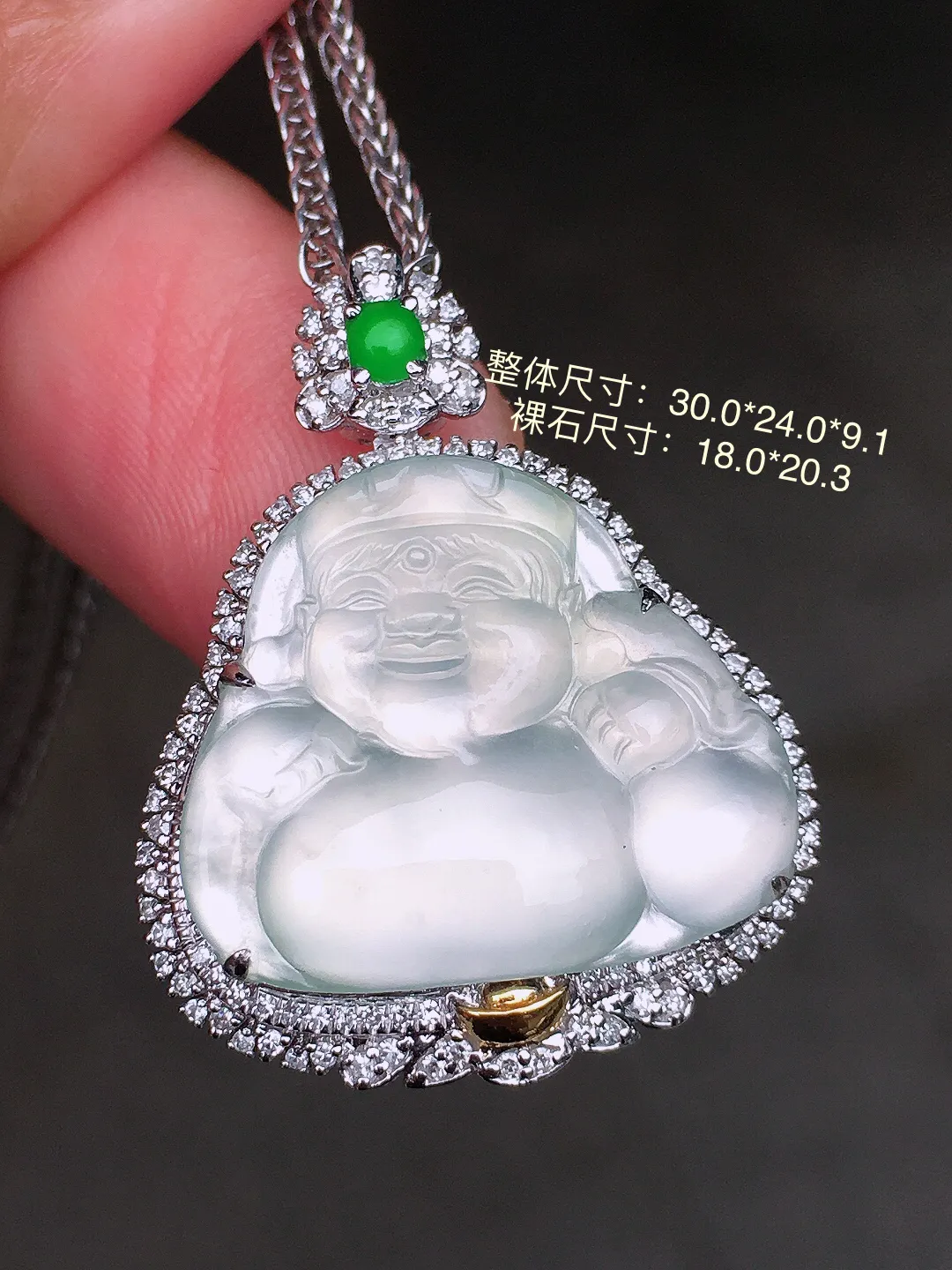 冰种佛公吊坠，玉质细腻，荧光感超
强，饱满圆润，尽显优雅气质，18k
金豪华镶嵌