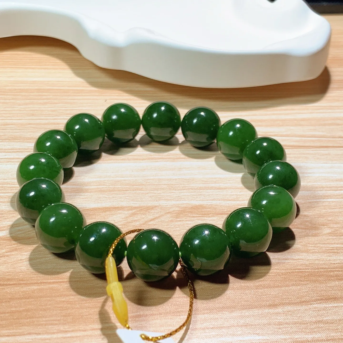 1和田玉菠菜绿俄罗斯碧玉圆珠手串。单颗尺寸12！玉质细腻油润 底色纯净 脂粉好，品质好。lt251021
