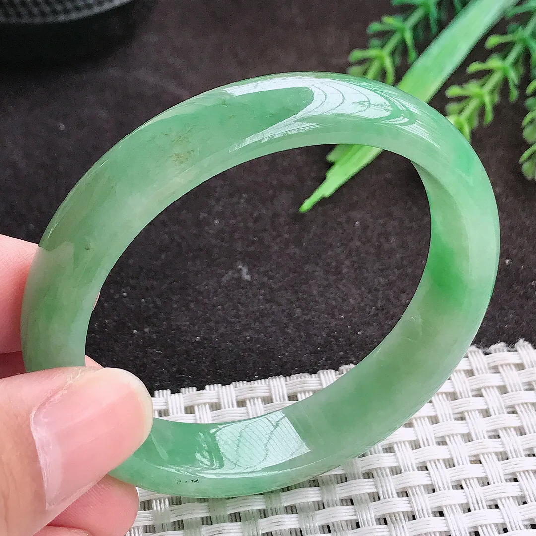 自然光54/48/13.2/7.2老坑精美温润满绿贵妃手镯宽边翡翠玉镯手环