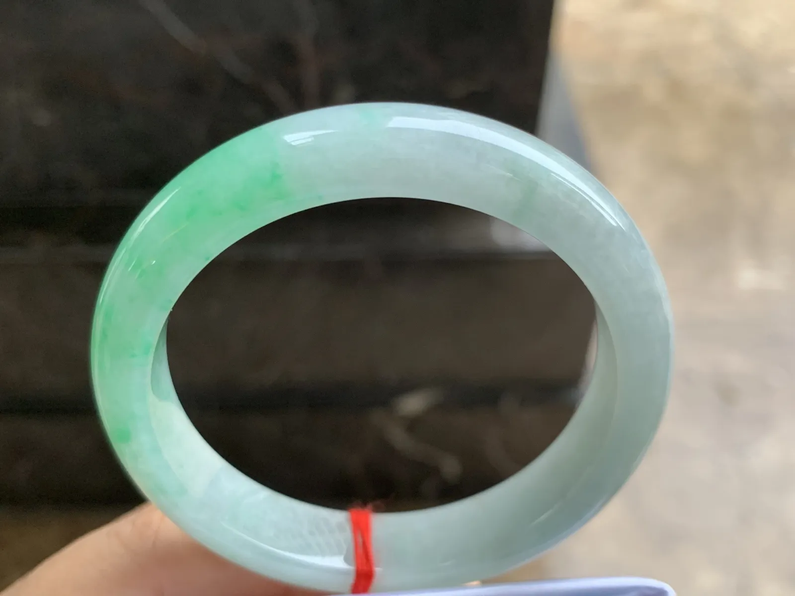 54.5-11.6-8mm
带色手镯 底子细腻 色泽清新