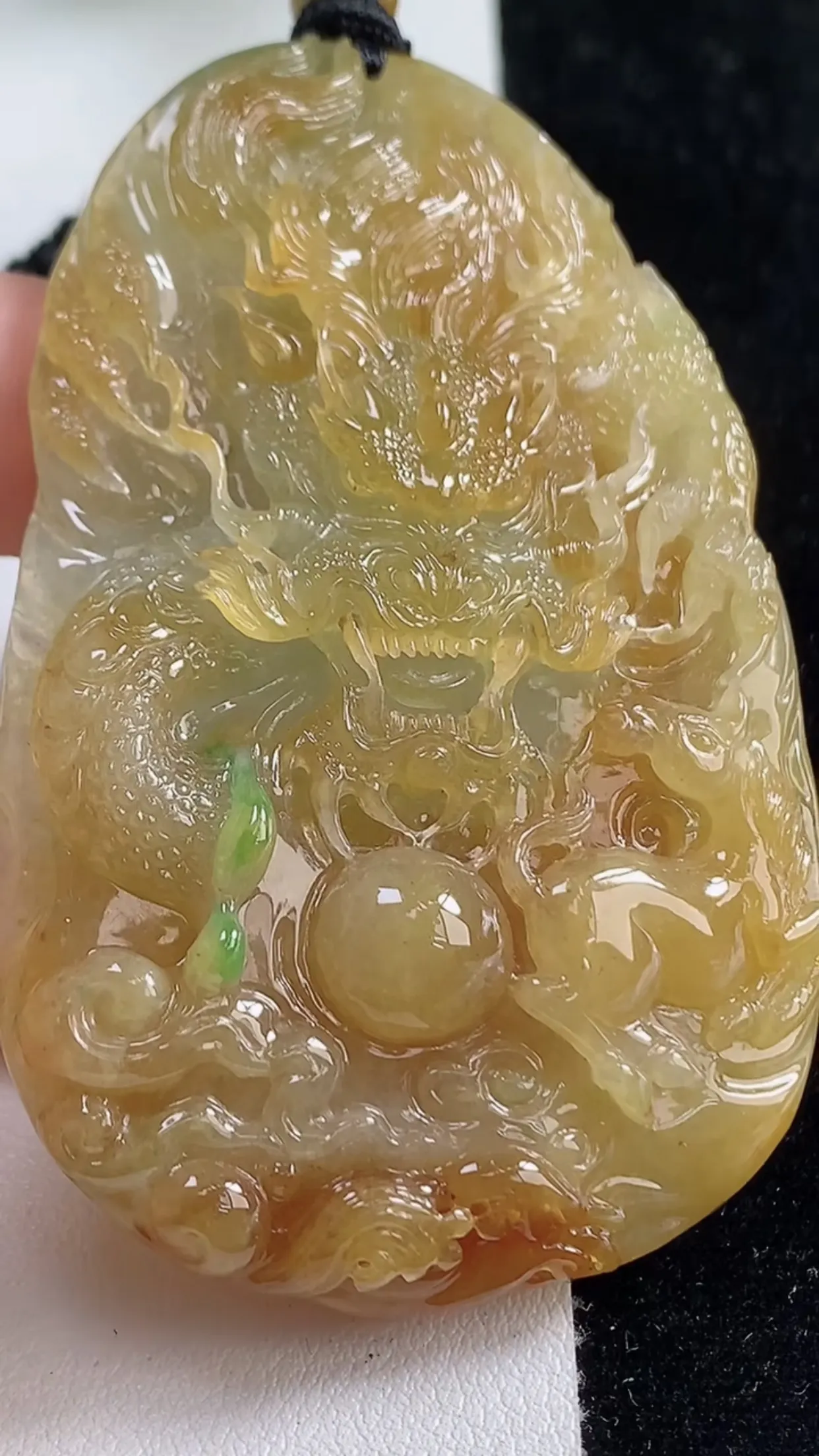 缅甸天然翡翠a货 老坑料起胶冰种 双彩黄加绿霸气龙牌吊坠，尺寸70.8-43.7-9.8mm  y 53.77