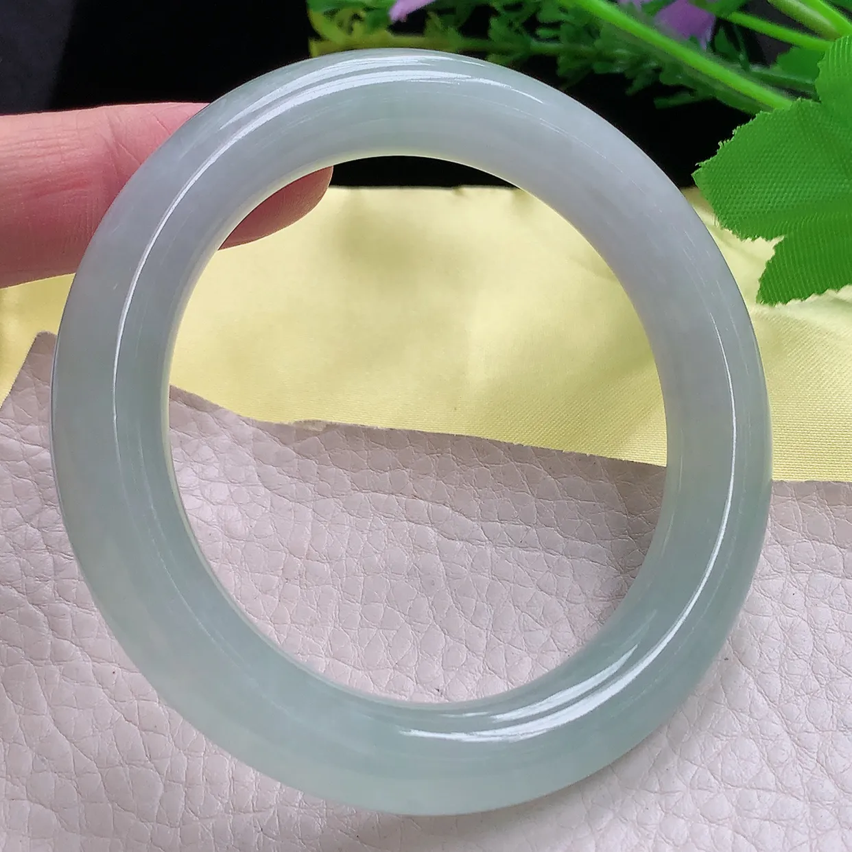hf自然光56.5*11*10.6美人镯 天然缅甸翡翠冰爽圆条玉手镯 玉手环