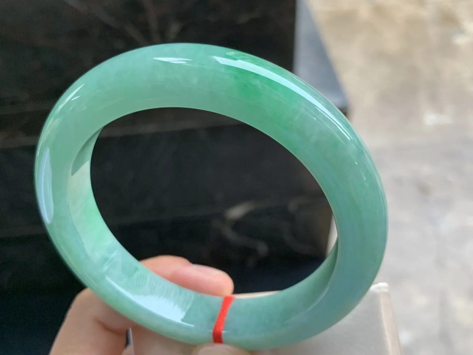61.5-13.7-10mm
豆绿手镯 色满漂亮 超大圈口