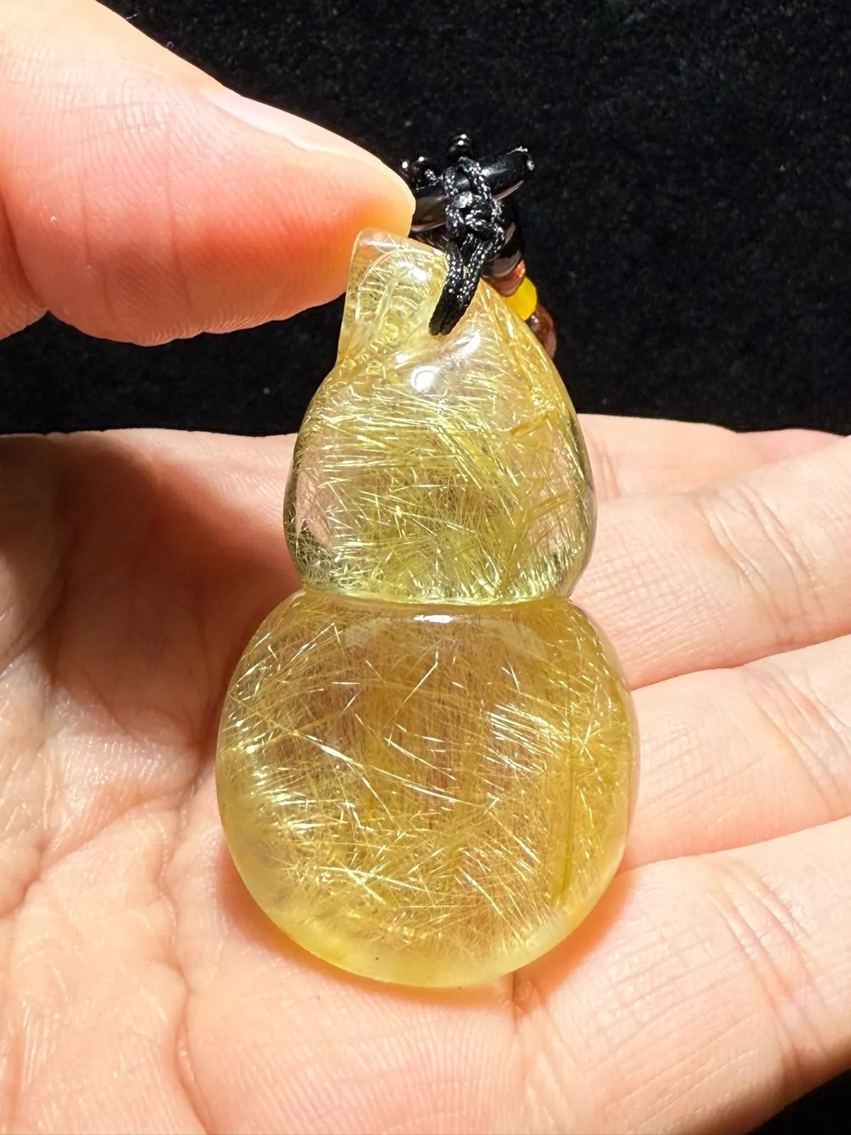 闪眼啊！天然猫眼发晶顺发葫芦吊坠，天然色，白体金发！发丝浓密，猫眼效应极强！晶体剔透水头超足，造