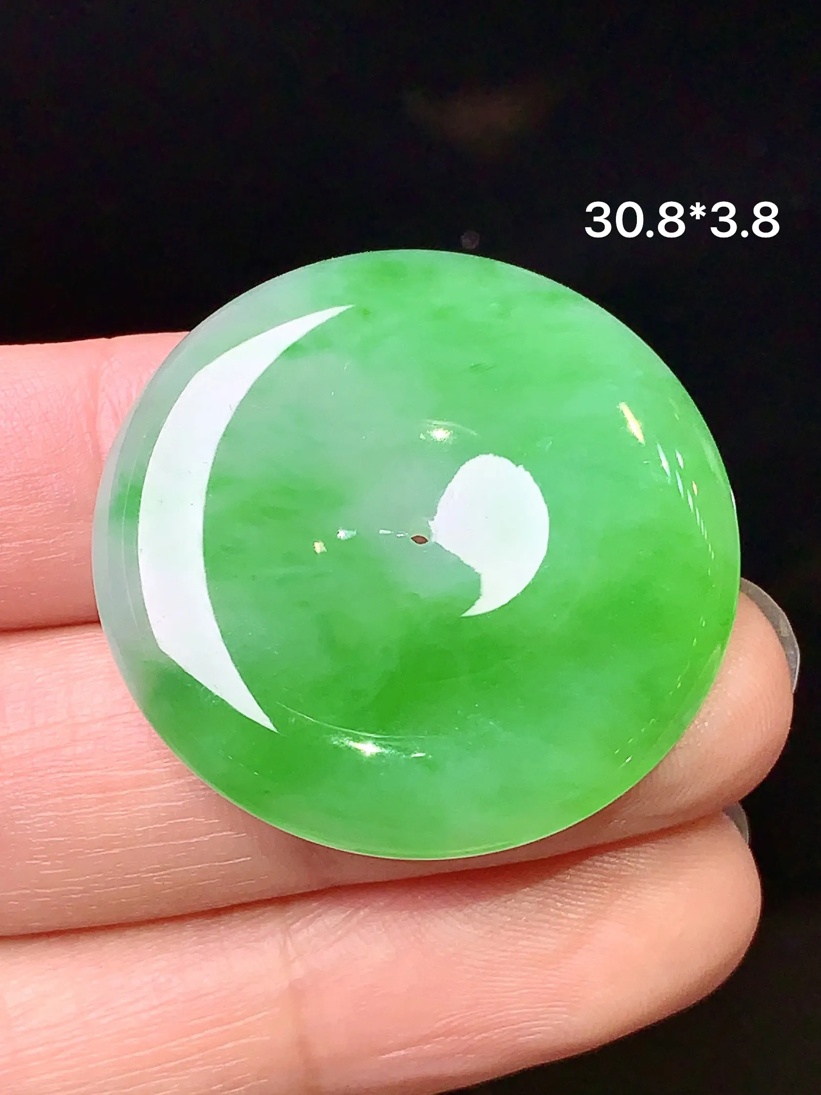 翠绿平安扣吊坠 玉质细腻 水润亮眼 整体尺寸30.8*3.8