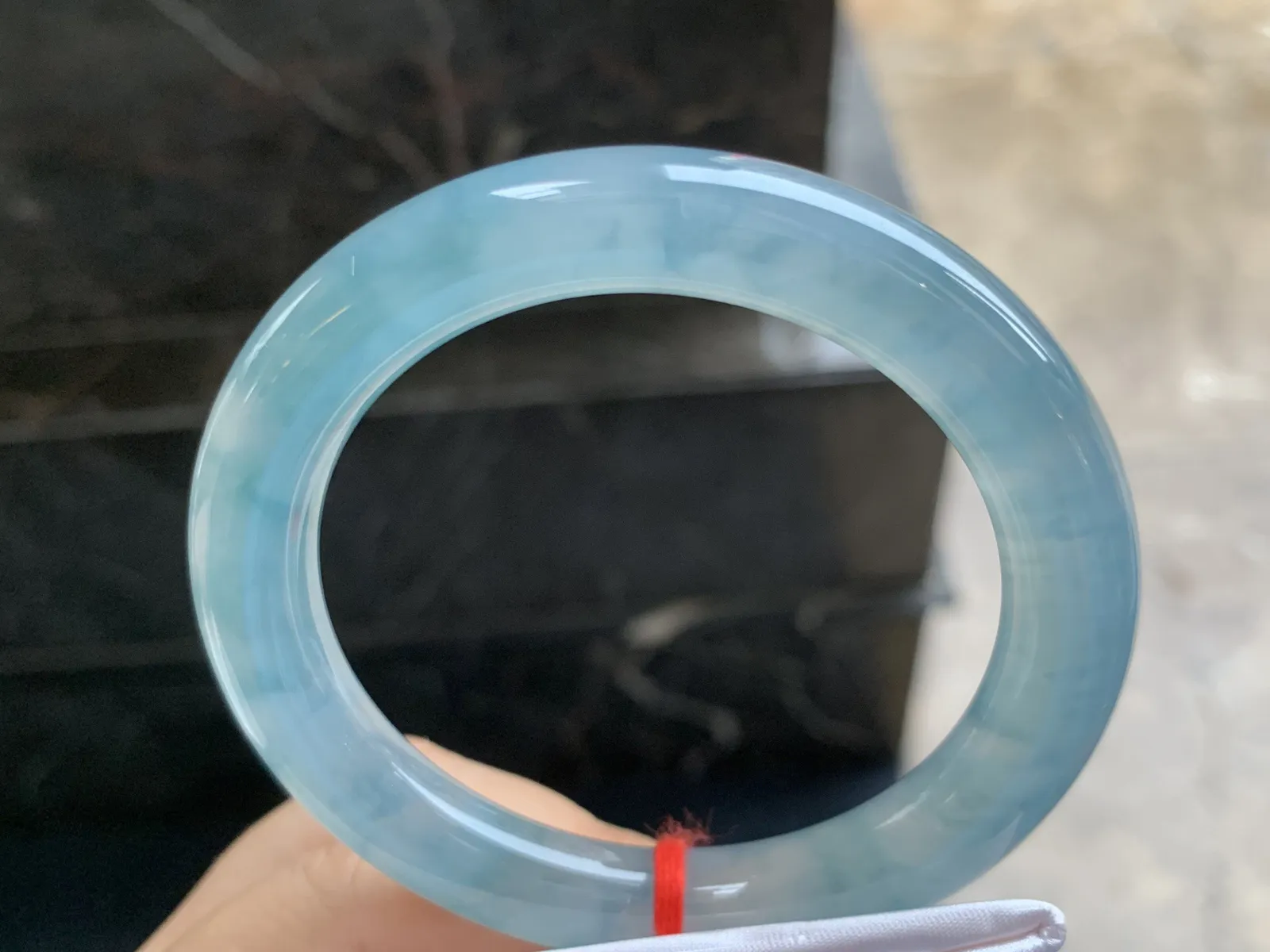 54.5-10.2mm
冰种蓝花圆条手镯 冰透莹润 花色漂亮