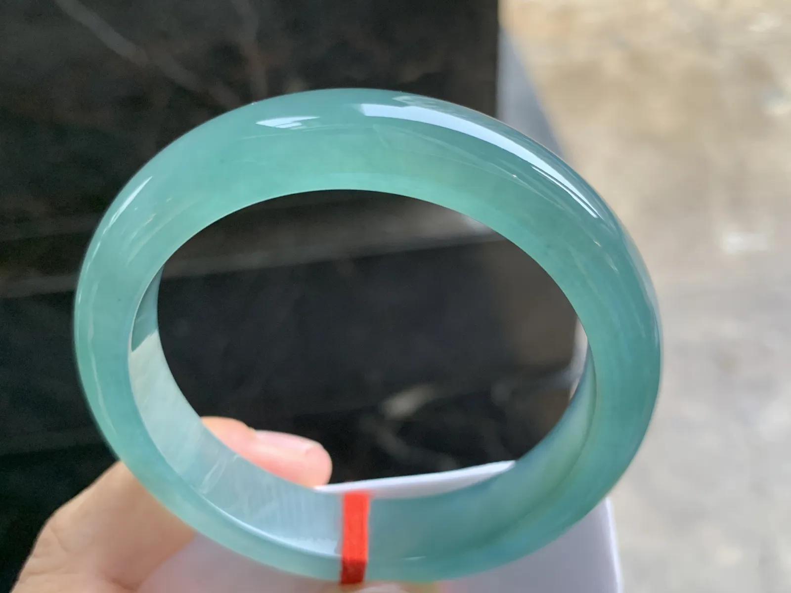 55-12.6-8.4mm
冰蓝手镯 冰透莹润 颜色独特漂亮 上手漂亮