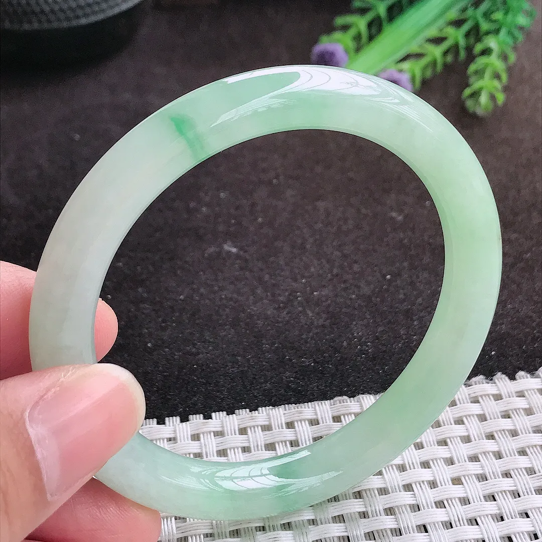 自然光55.5/8.6/8.4老坑冰润起胶冰晴绿圆条手镯翡翠玉镯手环