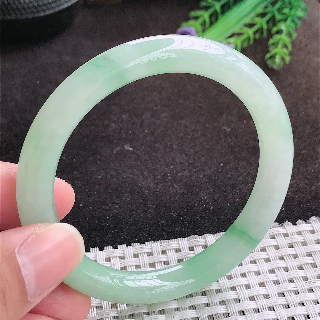 自然光55.5/8.6/8.4老坑冰润起胶冰晴绿圆条手镯翡翠玉镯手环
