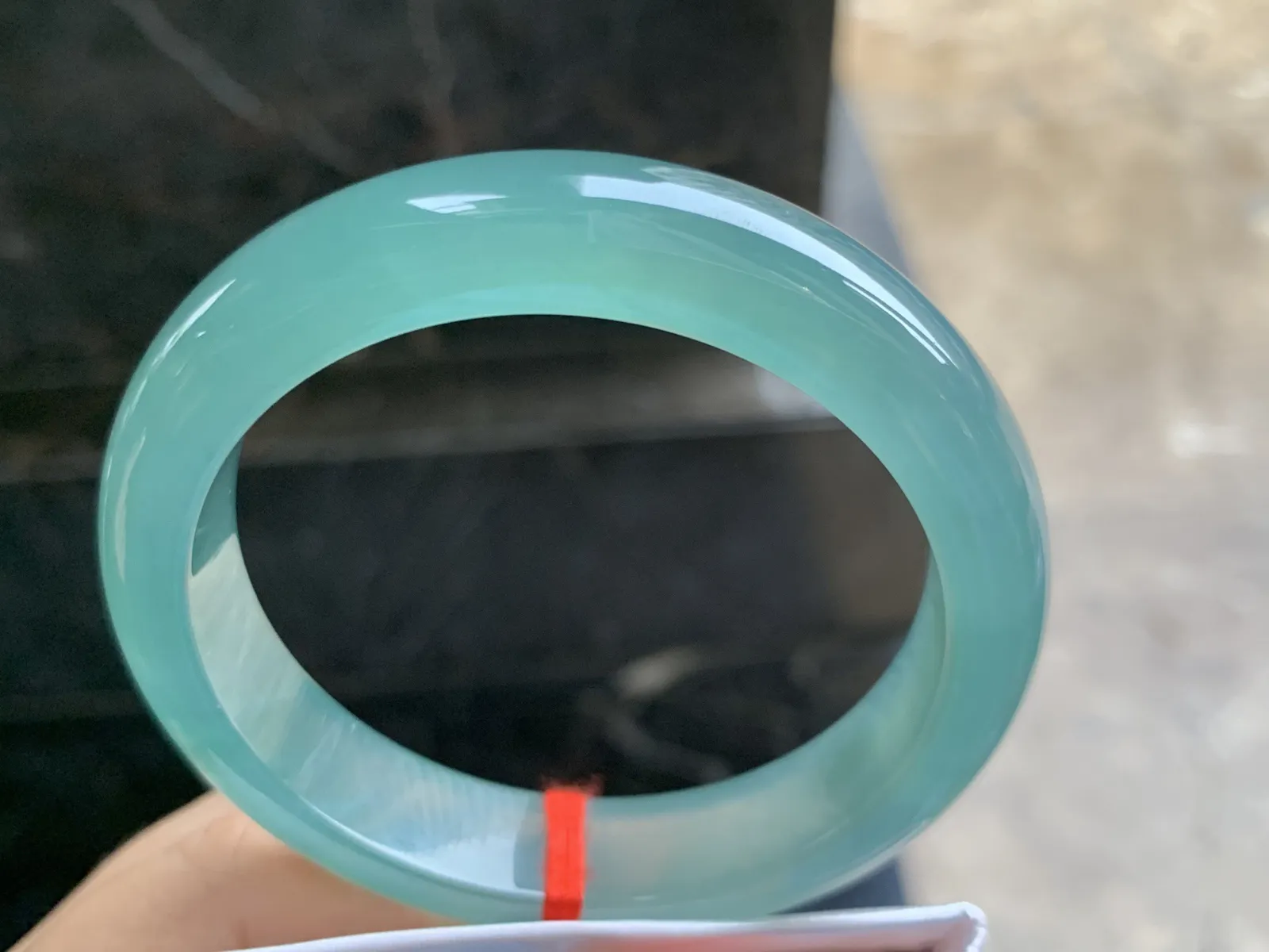 55-12.6-8.4mm
冰蓝手镯 冰透莹润 颜色独特漂亮 上手漂亮