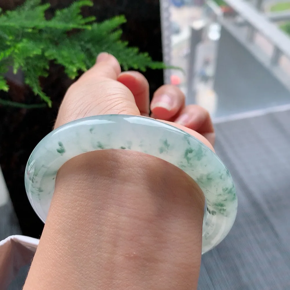 圆条高冰飘花 无瑕 尺寸:56.1/10.4 花美 种水好