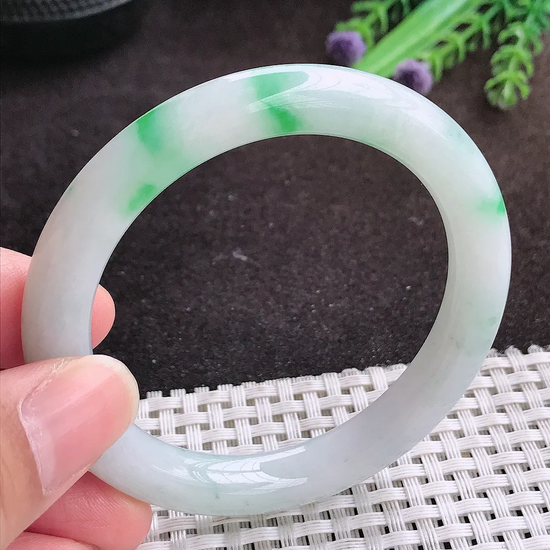 自然光53.5/8.7/8.8老坑精美温润飘绿圆条手镯翡翠玉镯手环