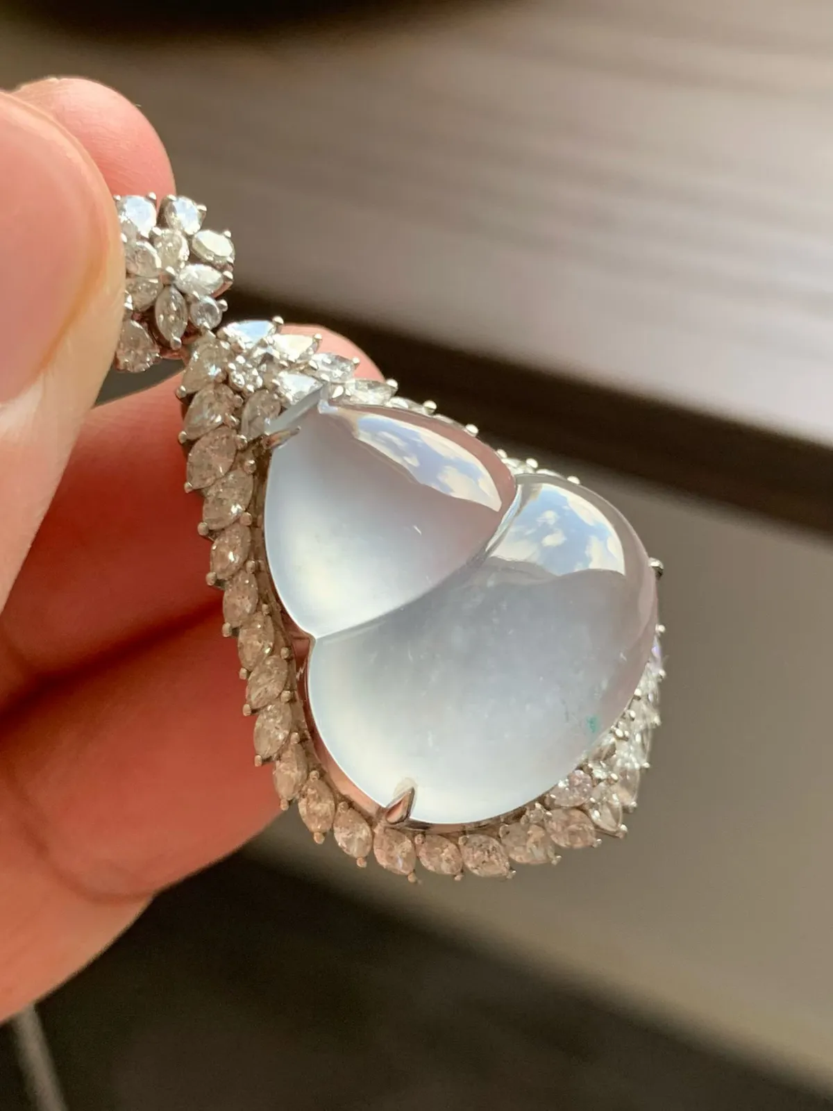 高冰种胖葫芦吊坠
裸石24*20.5*6 整体尺寸43.5*25.5*13.5 
18k金钻石镶嵌