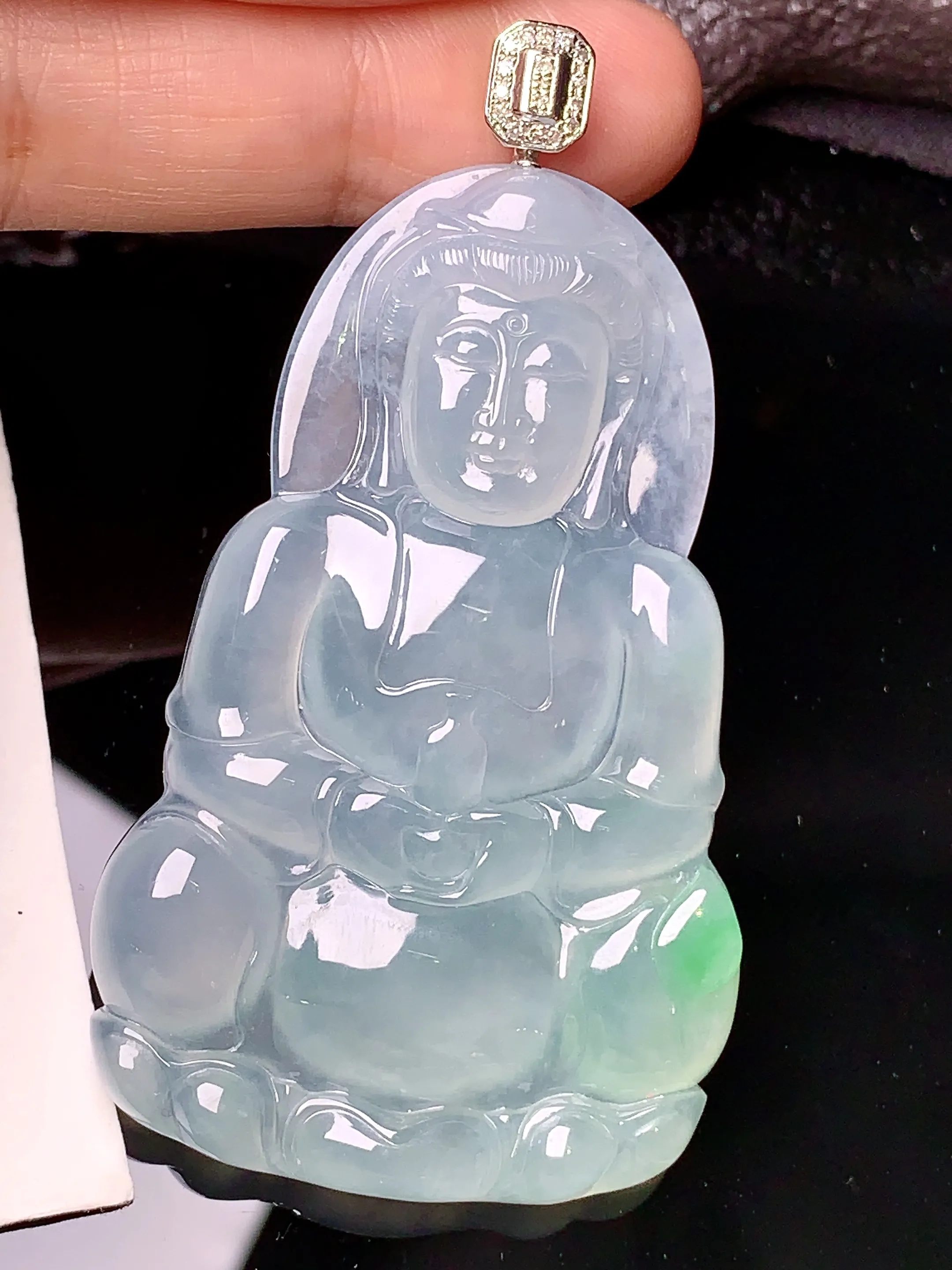 18k金钻镶嵌冰种观音菩萨吊坠 玉质细腻 水润亮眼 整体尺寸67*37.2*5.8