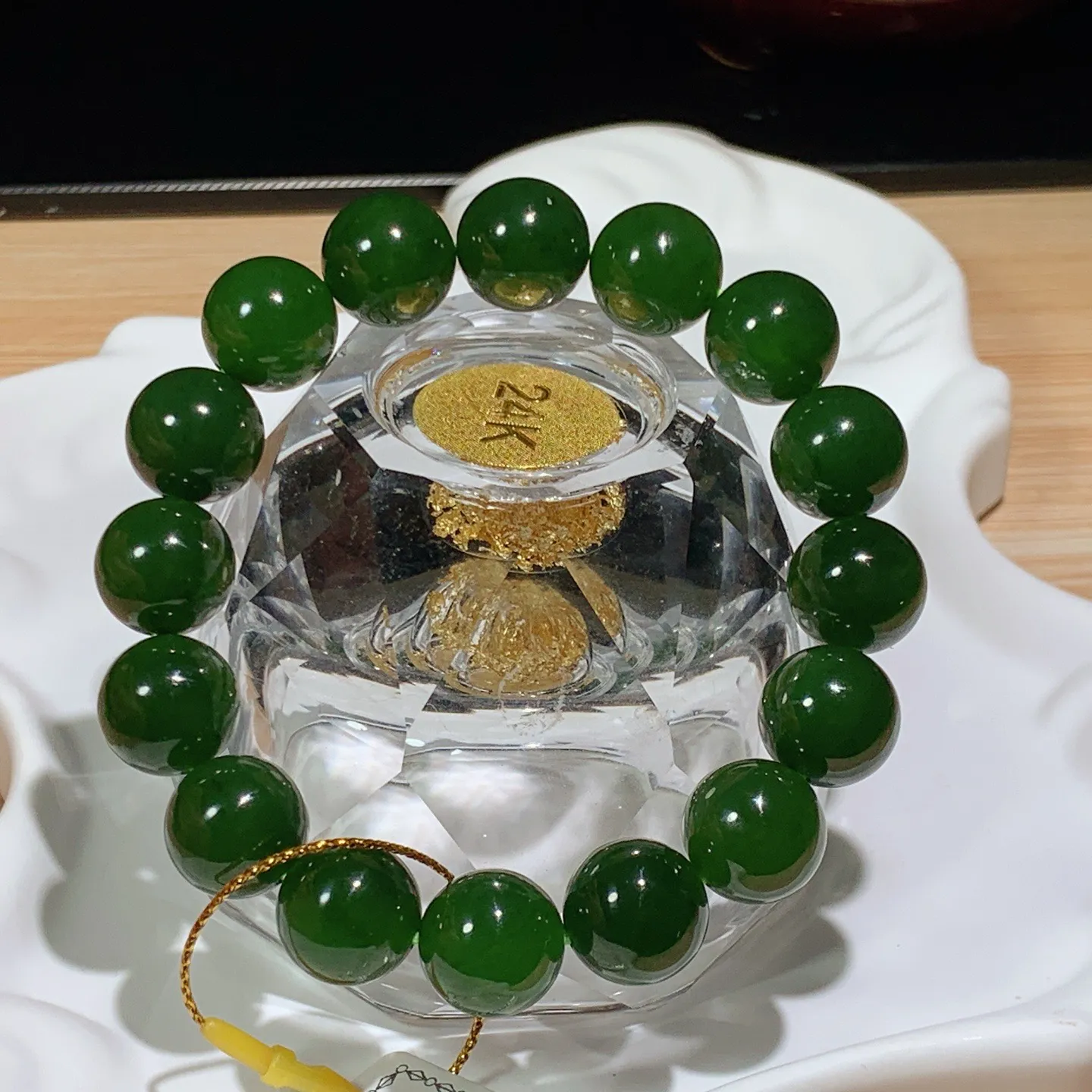 1和田玉菠菜绿俄罗斯碧玉圆珠手串。单颗尺寸12！玉质细腻油润 底色纯净 脂粉好，品质好。lt2510