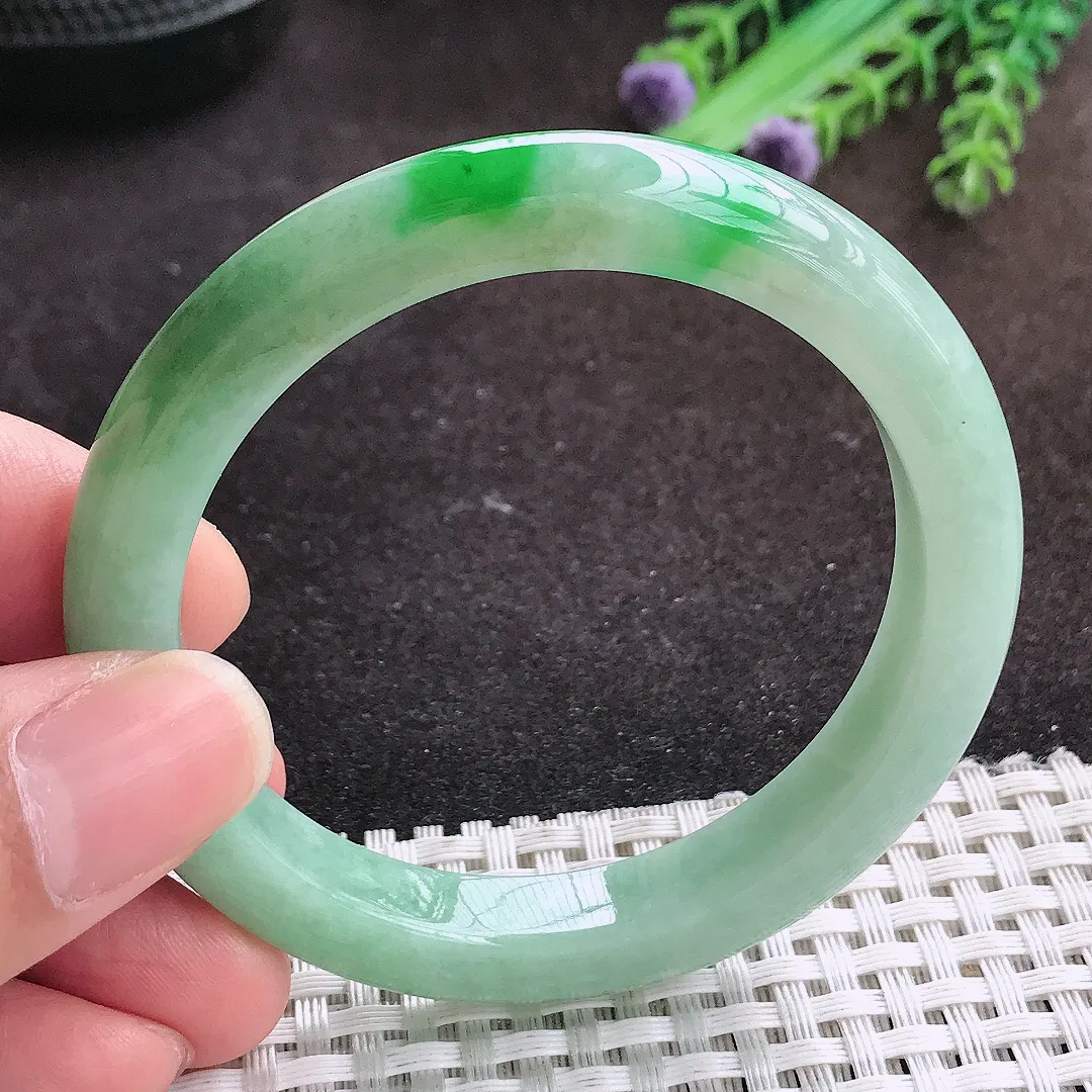 自然光53/9/8.3老坑精美温润飘阳绿手镯宽边翡翠玉镯手环