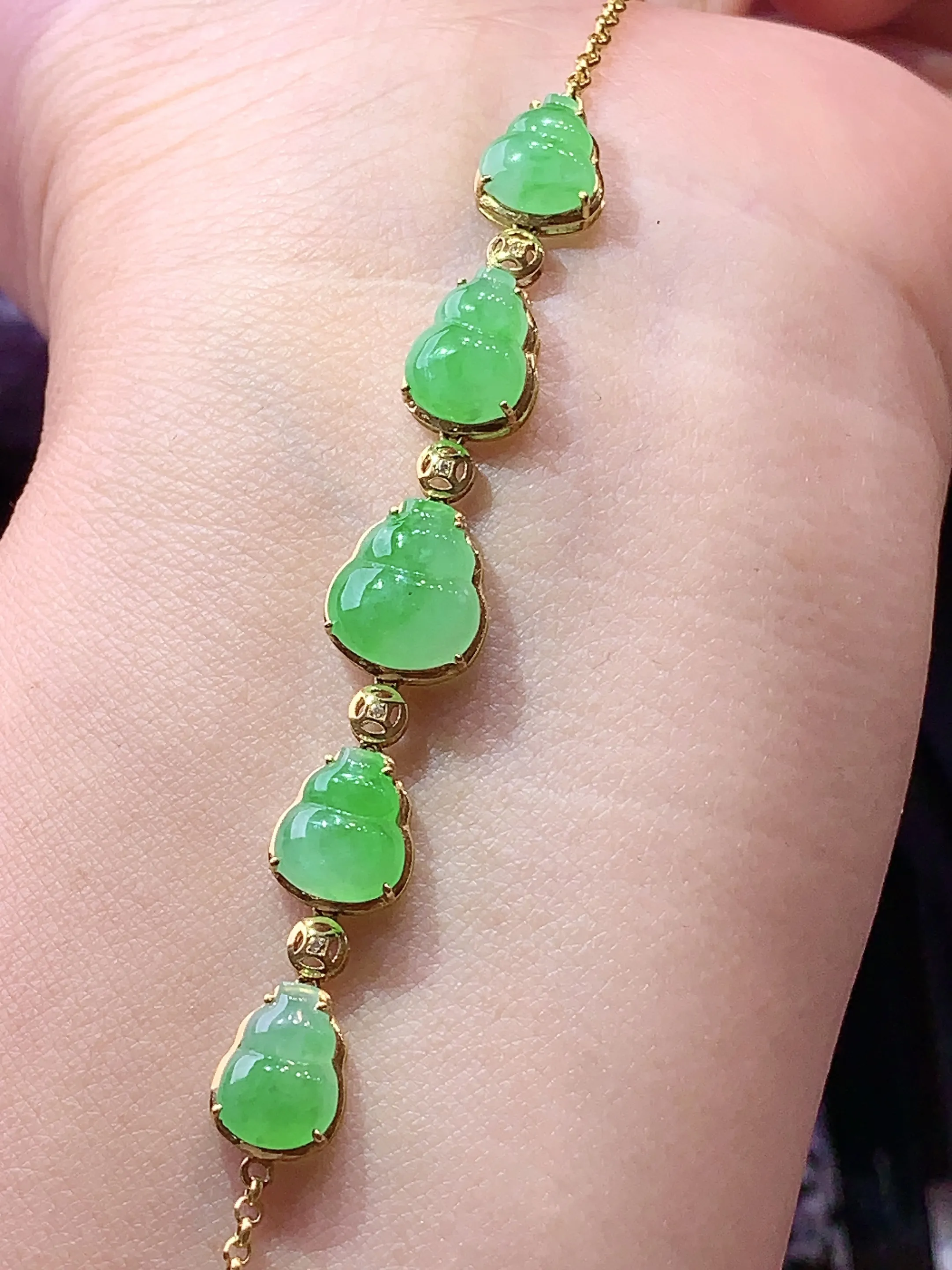 18k金镶嵌翠绿葫芦手链 玉质细腻 水润亮眼 整体尺寸63.8*9*5