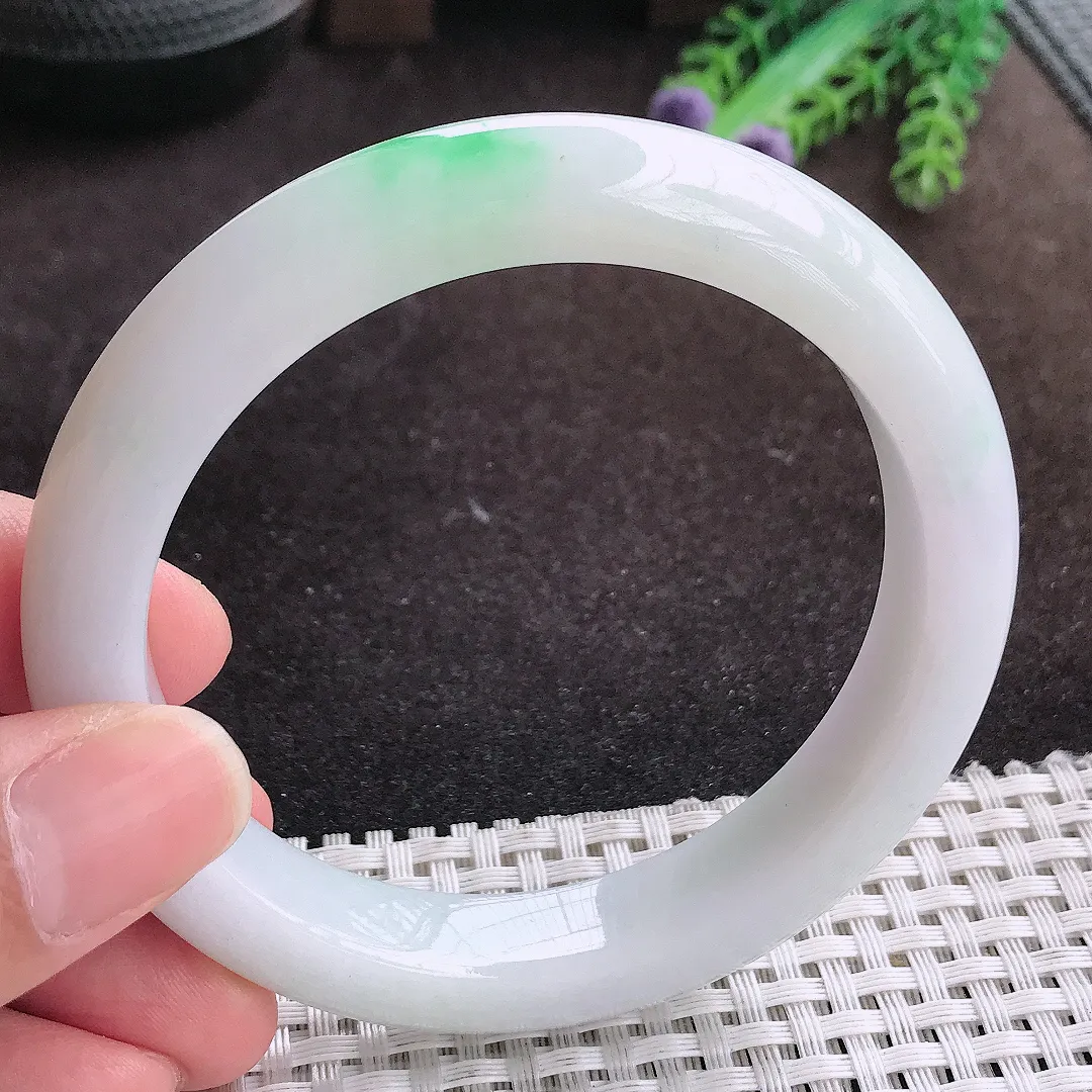 自然光60.5/11.8/9.2老坑精美温润飘绿手镯宽边翡翠玉镯手环