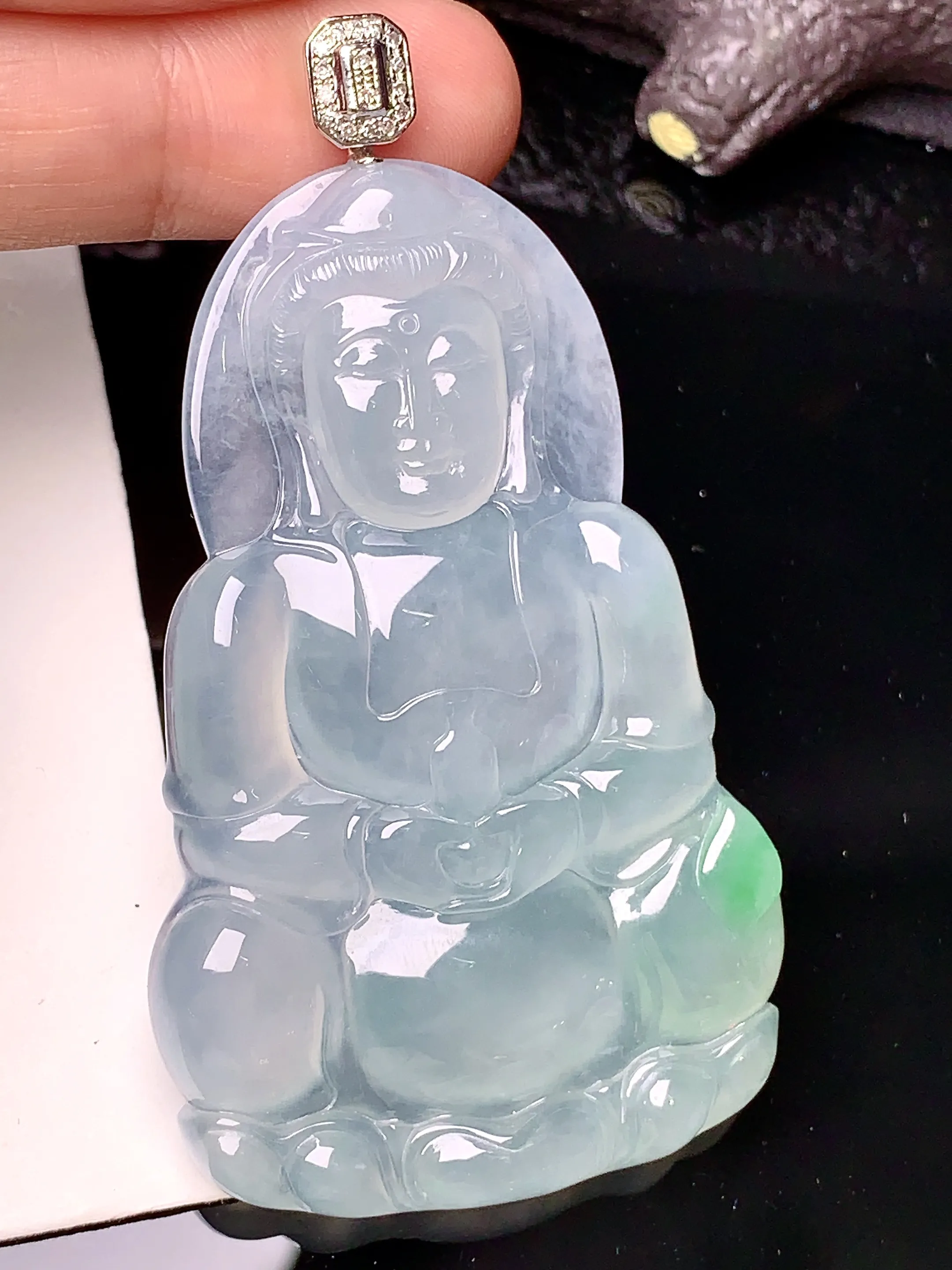 18k金钻镶嵌冰种观音菩萨吊坠 玉质细腻 水润亮眼 整体尺寸67*37.2*5.8