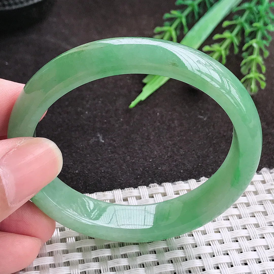 自然光54/48/13.2/7.2老坑精美温润满绿贵妃手镯宽边翡翠玉镯手环