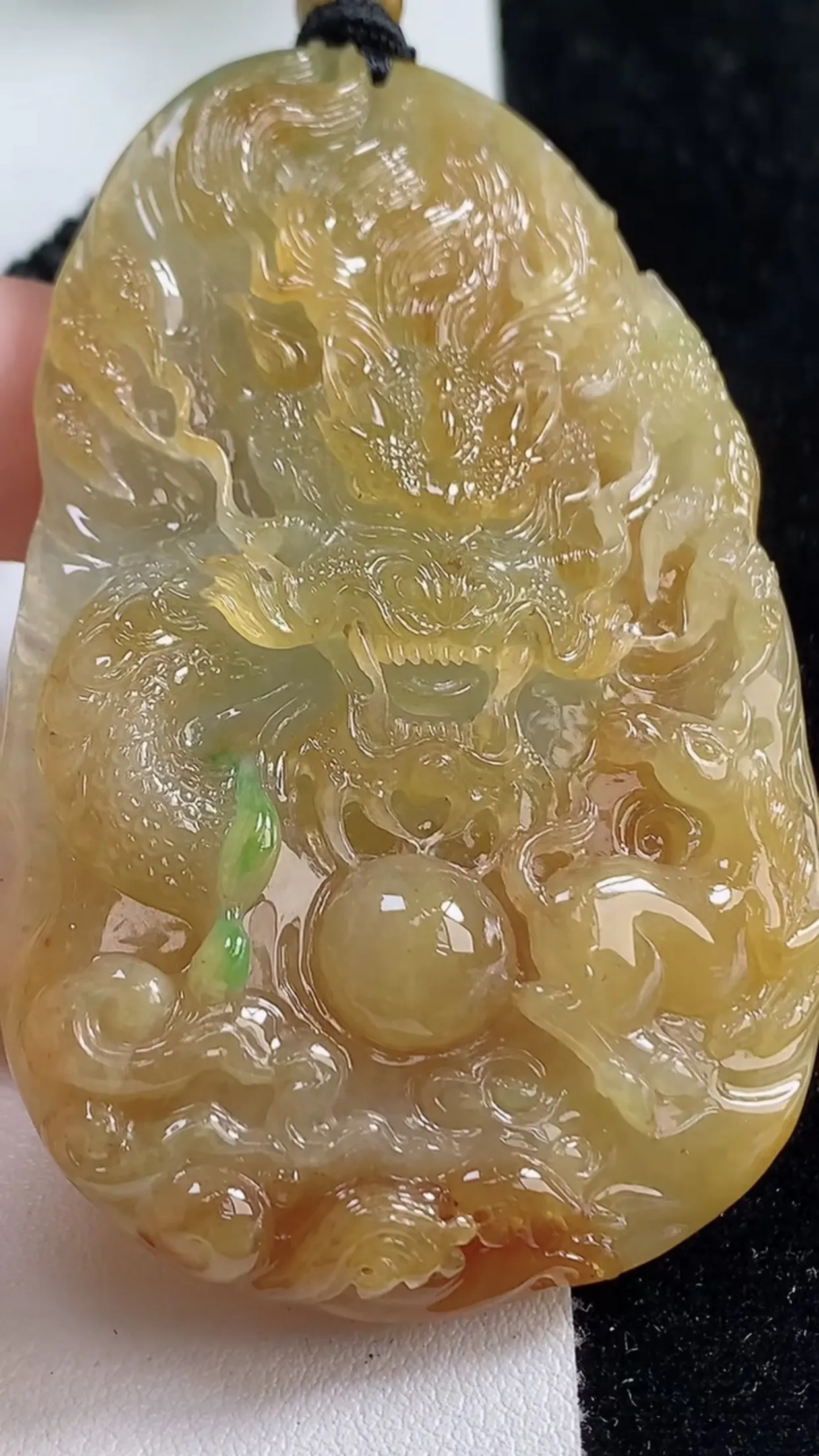 缅甸天然翡翠a货 老坑料起胶冰种 双彩黄加绿霸气龙牌吊坠，尺寸70.8-43.7-9.8mm  y 53.77