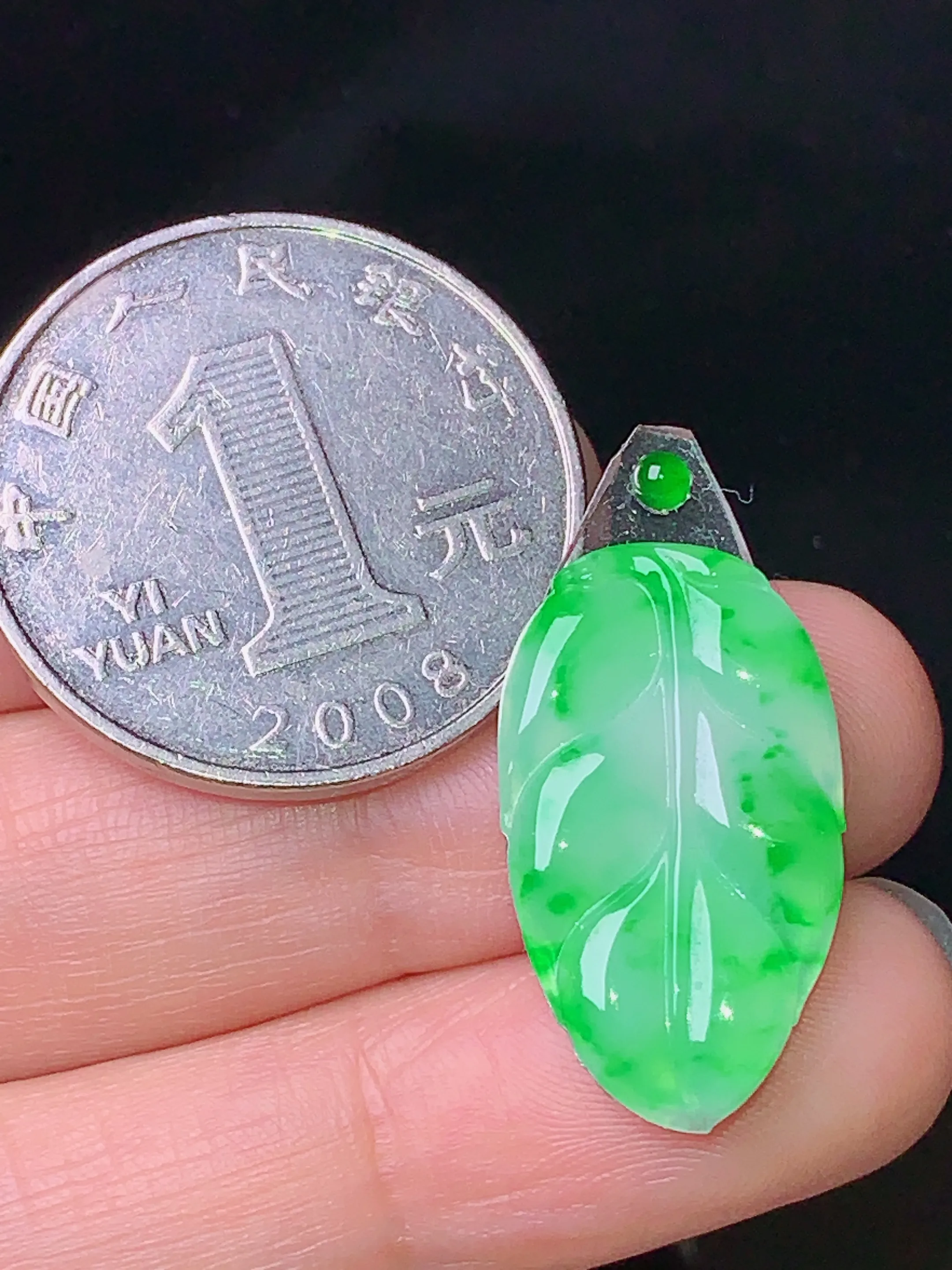 镶嵌款 翠绿树叶吊坠 玉质细腻 色泽清新艳丽 整体尺寸23*13.5*2