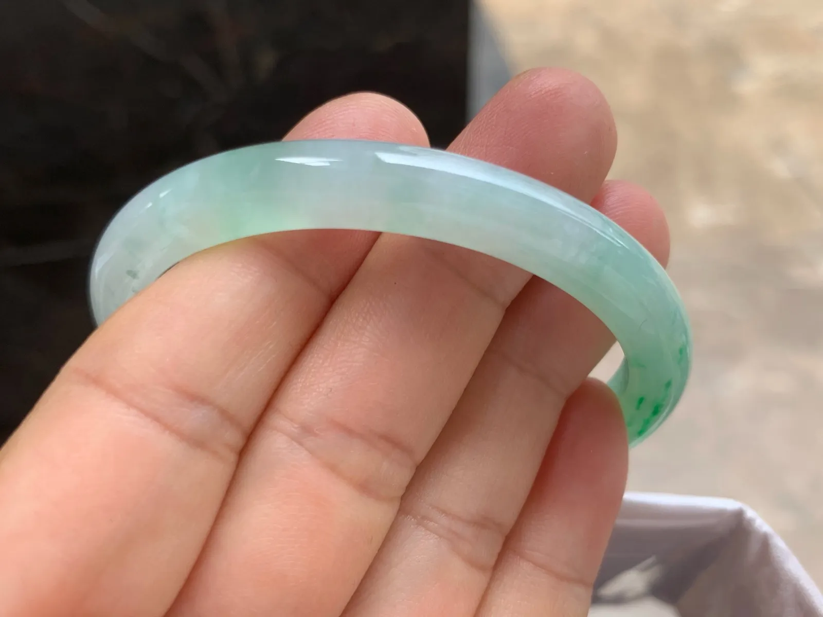 52.5-7.5-6.5mm
冰种带色贵妃手镯 底子细腻 水润 正圈50可带