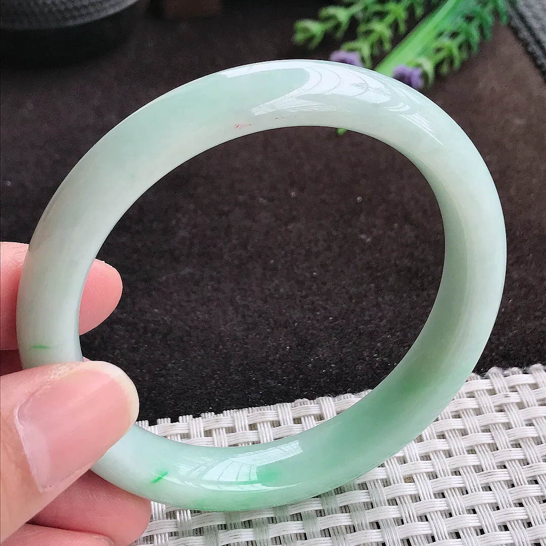 自然光60/12.3/8.6老坑精美温润飘绿手镯宽边翡翠玉镯手环