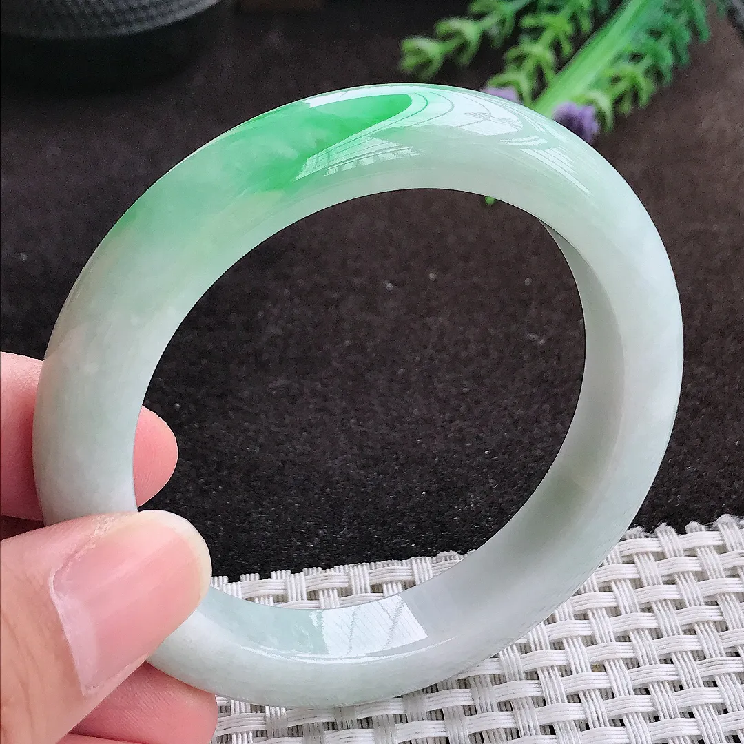 自然光55.5/11.7/9.2老坑精美温润飘阳绿手镯宽边翡翠玉镯手环