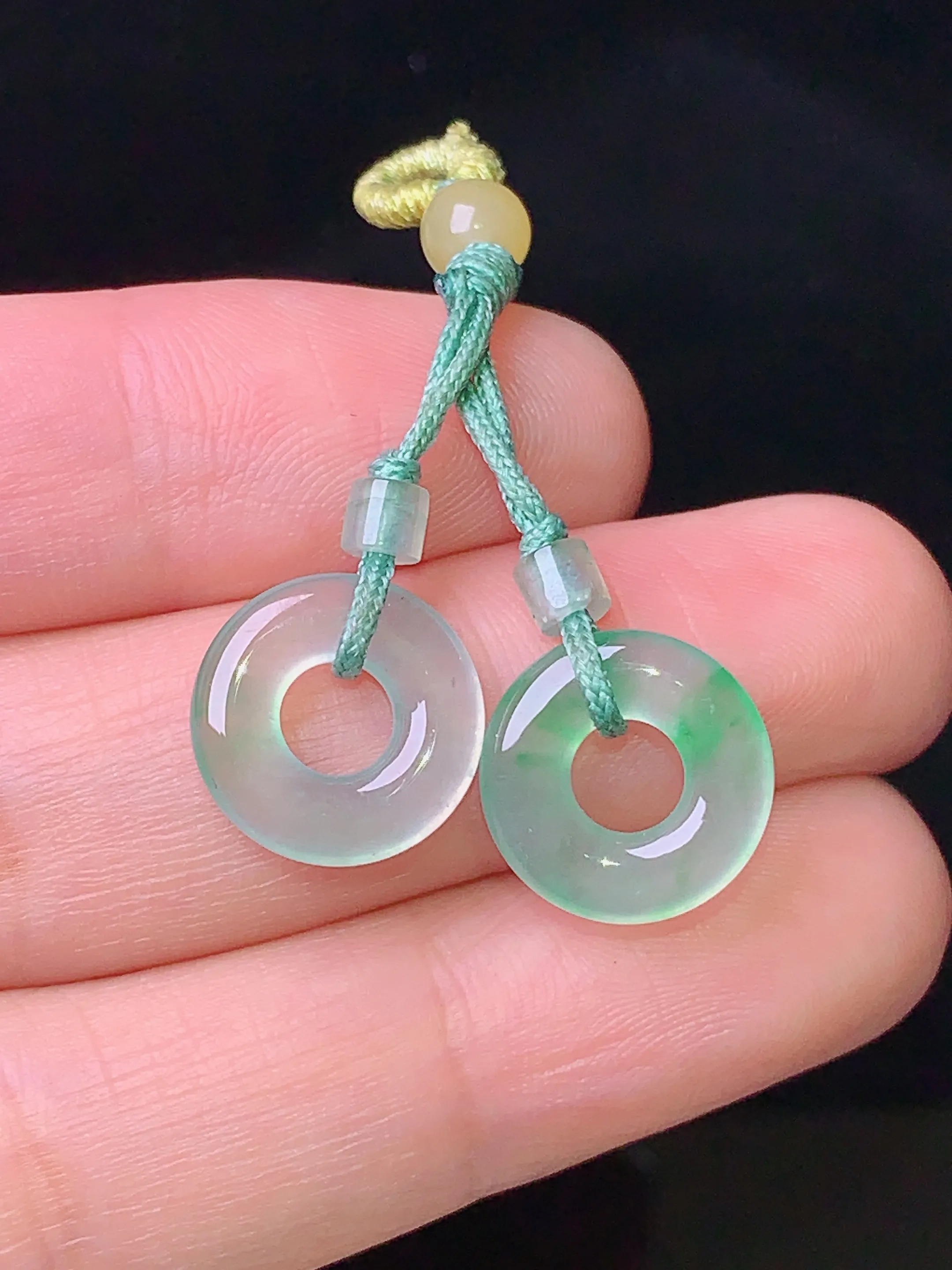 飘绿平安环一对 吊坠 玉质细腻 色泽清新艳丽 整体尺寸12*3